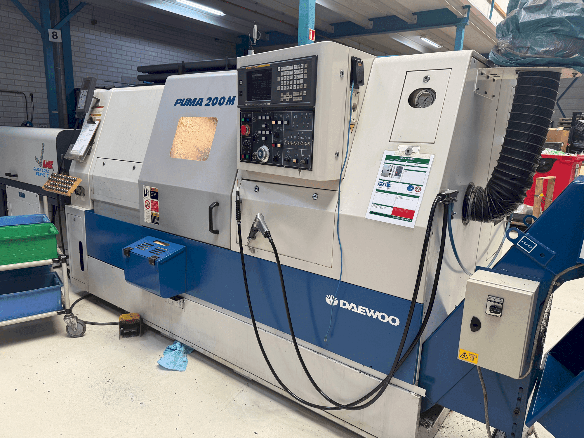 Vooraanzicht van DAEWOO Puma 200 LMC machine