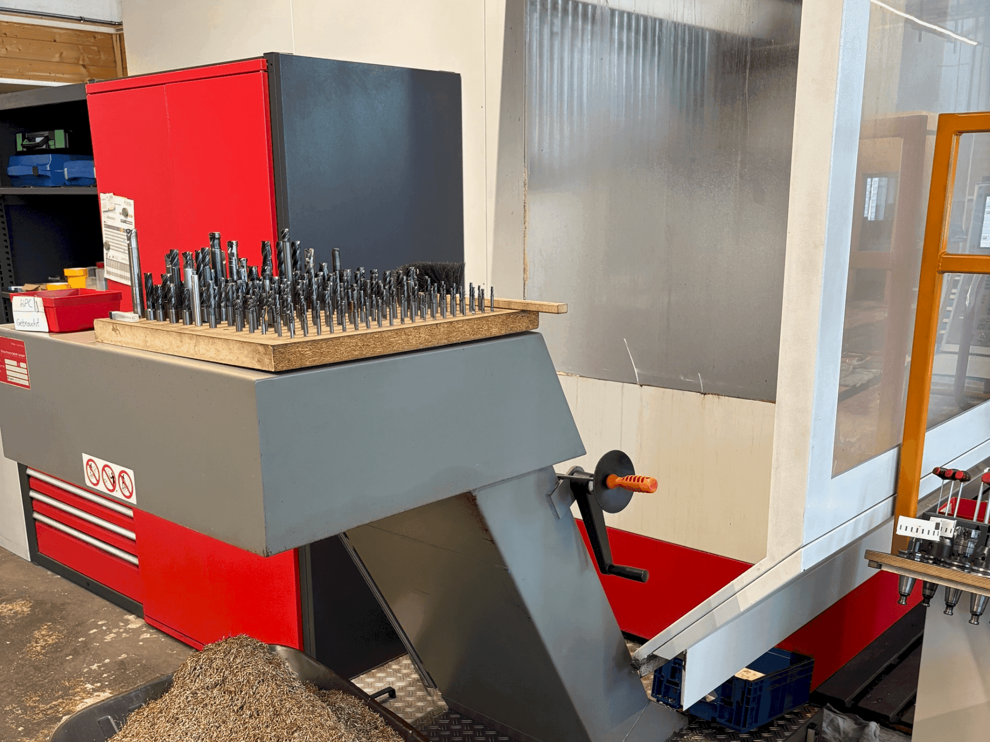 Vooraanzicht van HERMLE U1130 machine