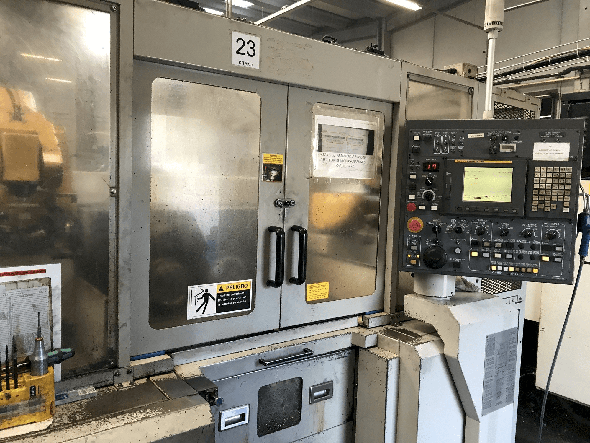 Vooraanzicht van KITAKO MT4-200 machine