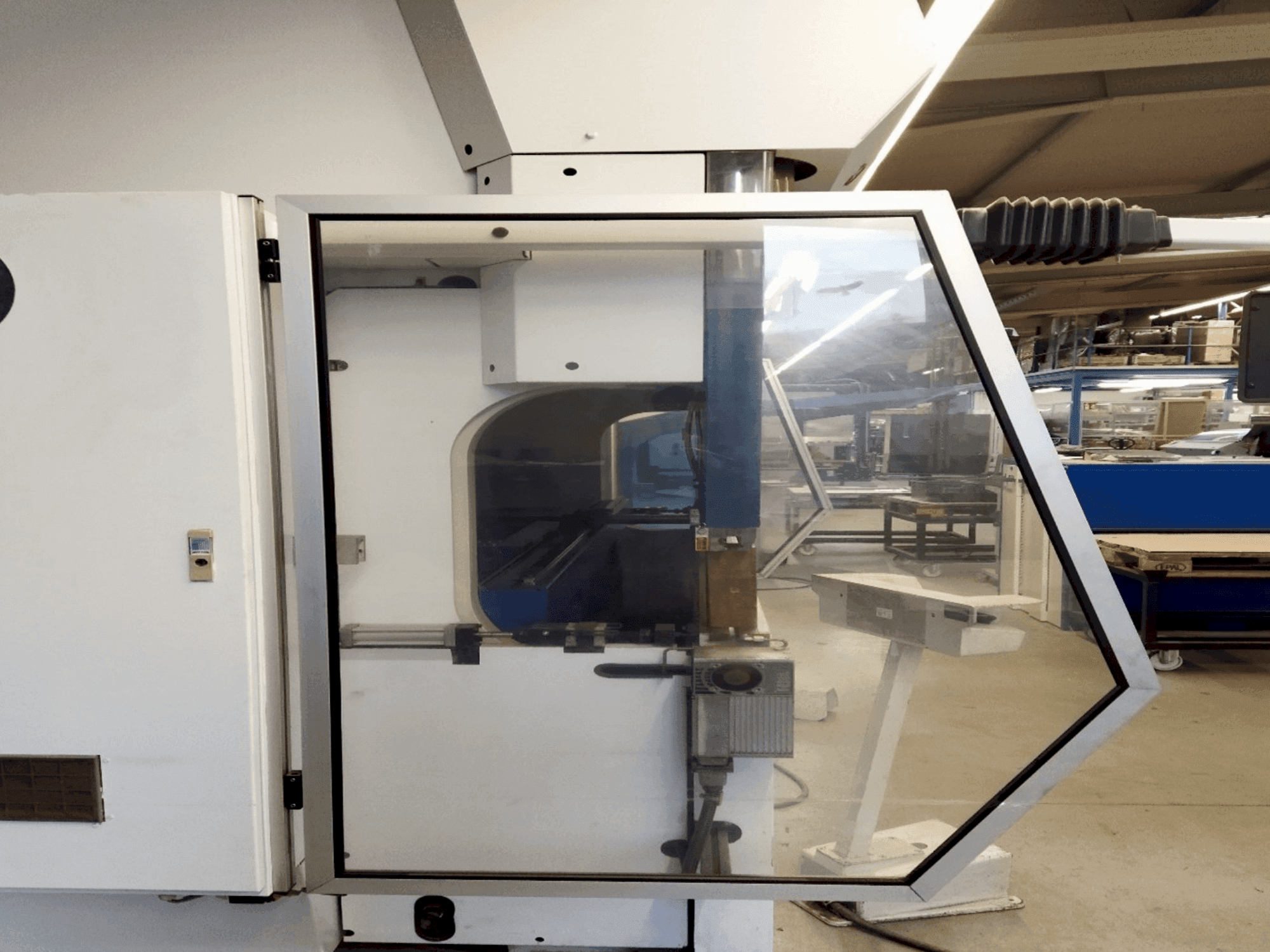 Vooraanzicht van TRUMPF TrumaBend V130 machine