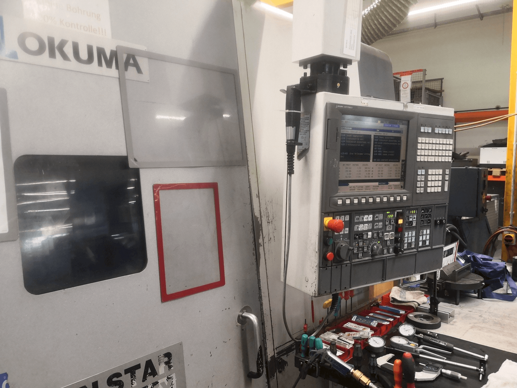Vooraanzicht van Okuma LT 300 MY machine