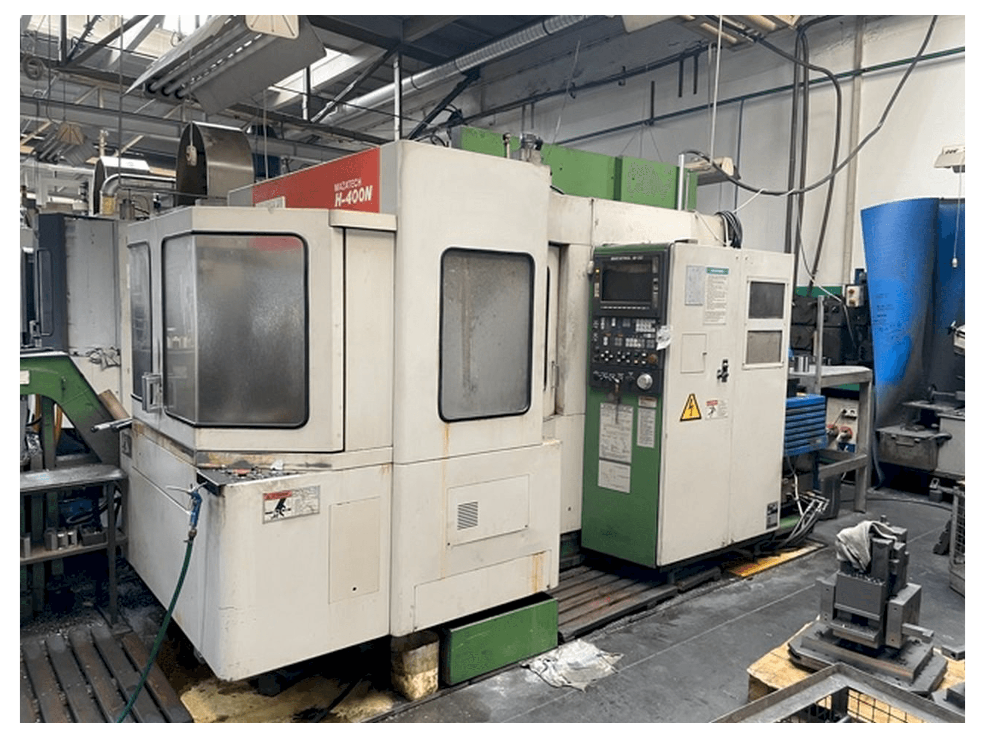 Vooraanzicht van Mazak H-400N machine