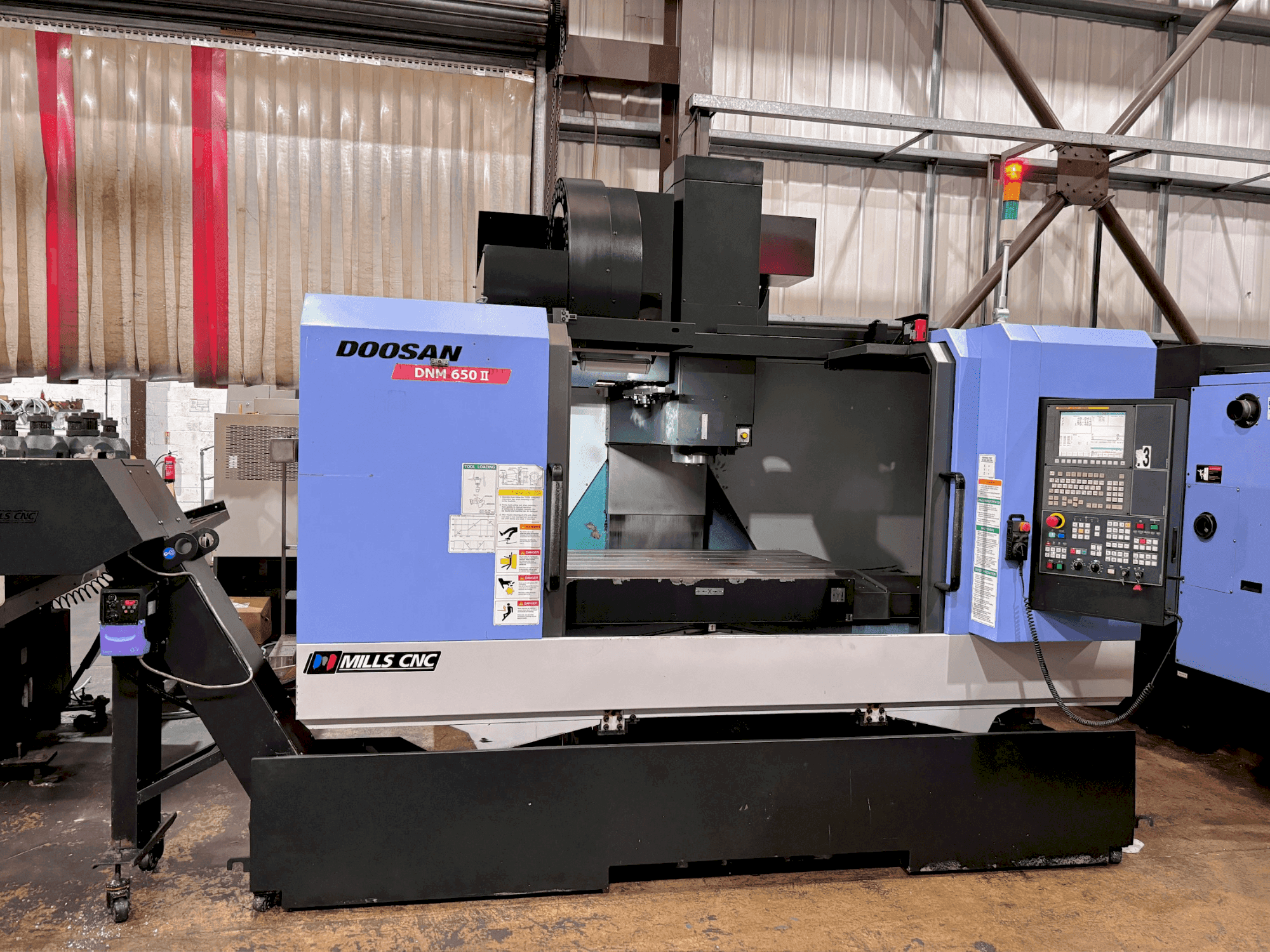 Vooraanzicht van DOOSAN DNM 650 II machine