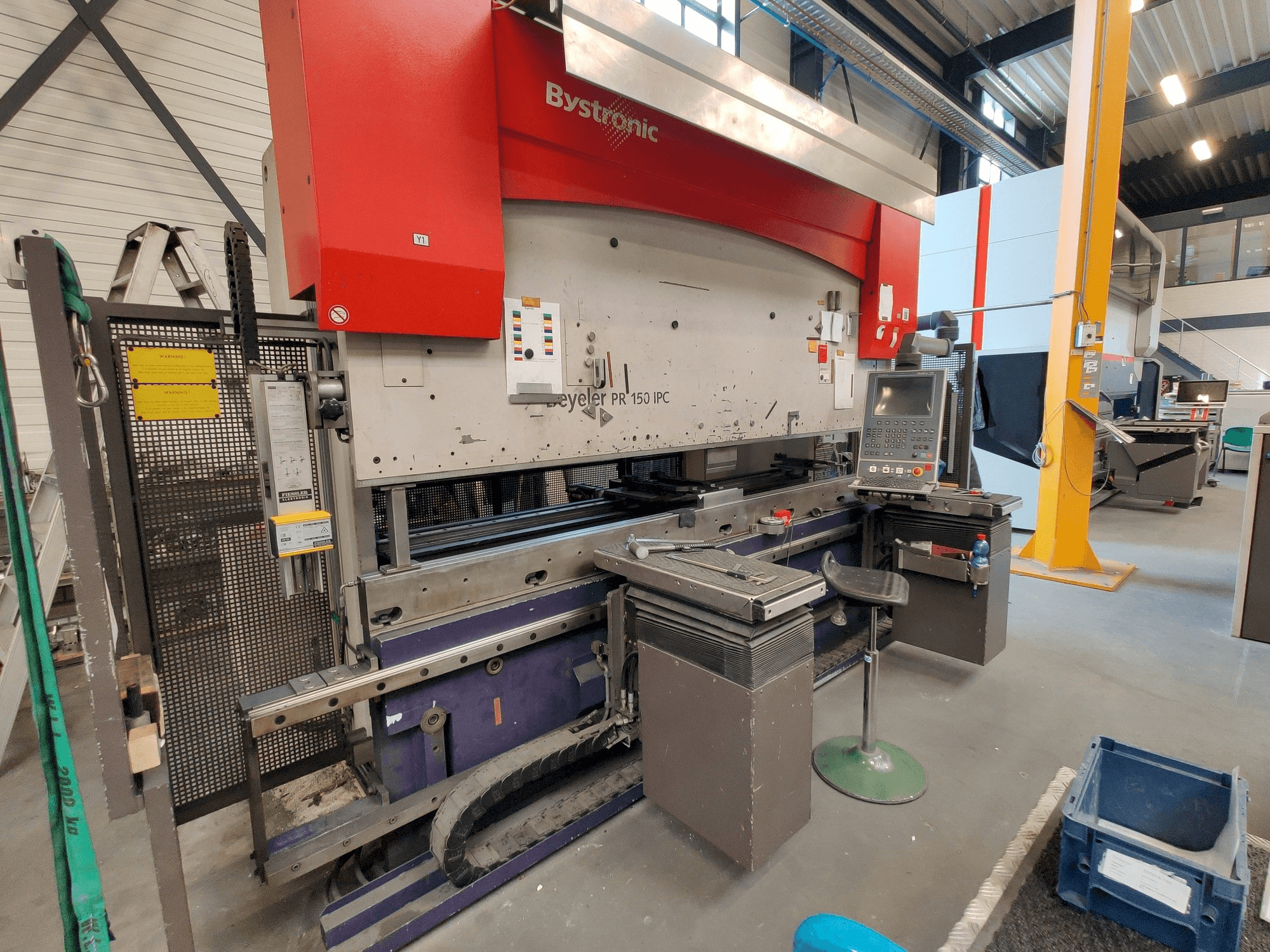 Linkerzijdeaanzicht van Bystronic Beyeler PR 150x3100 machine