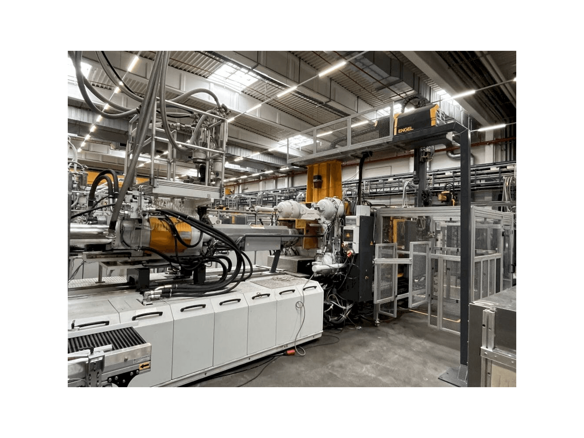 Vooraanzicht van Engel DUO 4550/650 machine