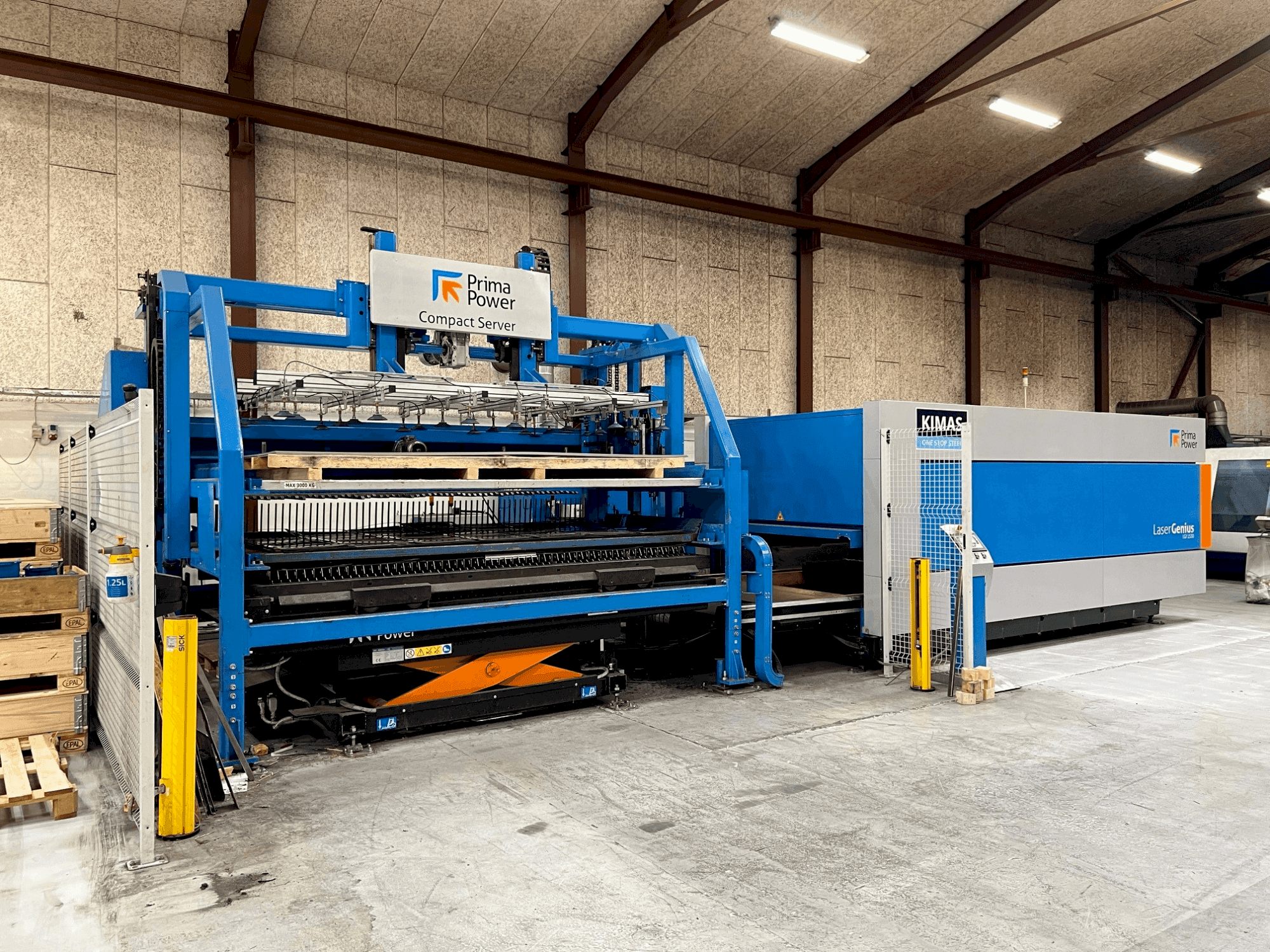 Vooraanzicht van Prima Power Laser Genius 1530 machine