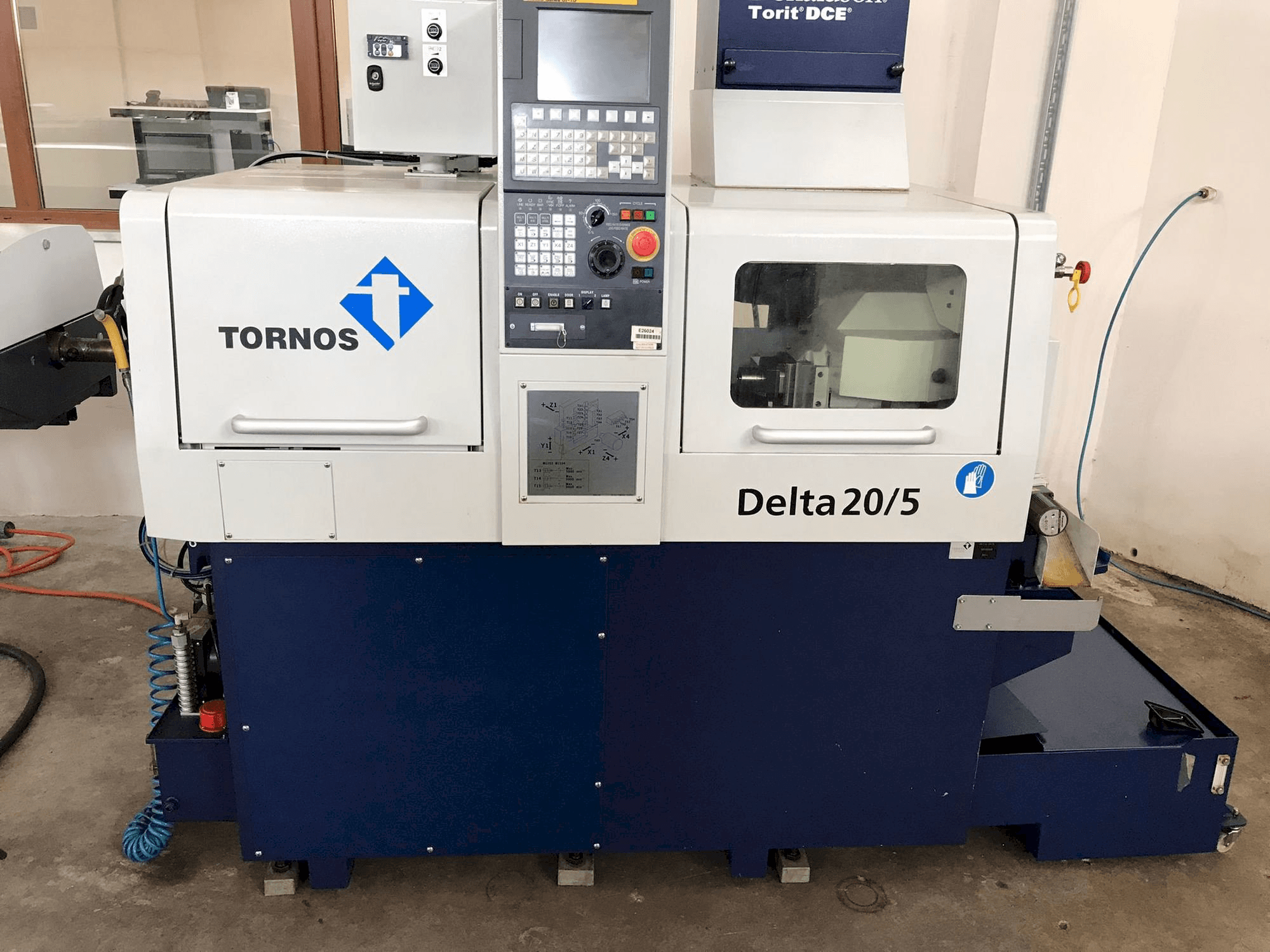 Vooraanzicht van Tornos Delta 20/5 machine