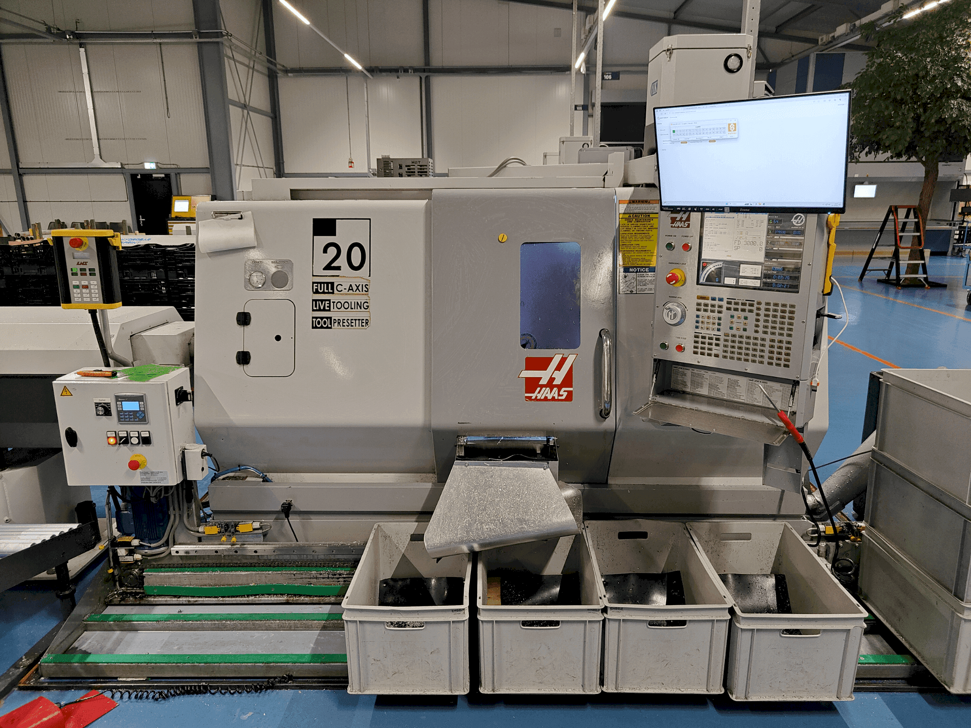Vooraanzicht van HAAS SL-20HE (2006) machine