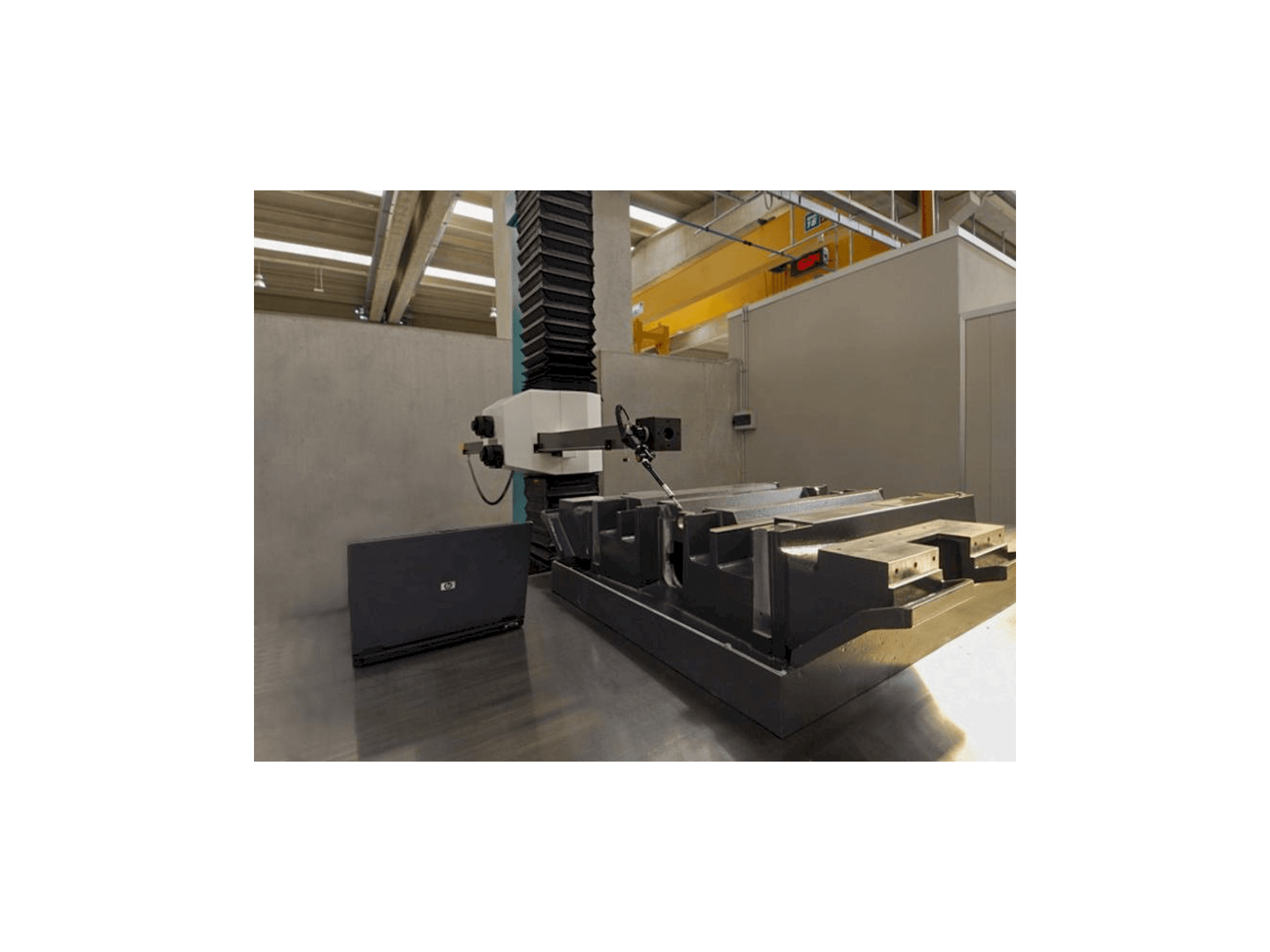 Vooraanzicht van Hexagon Metrology Poli Globo machine