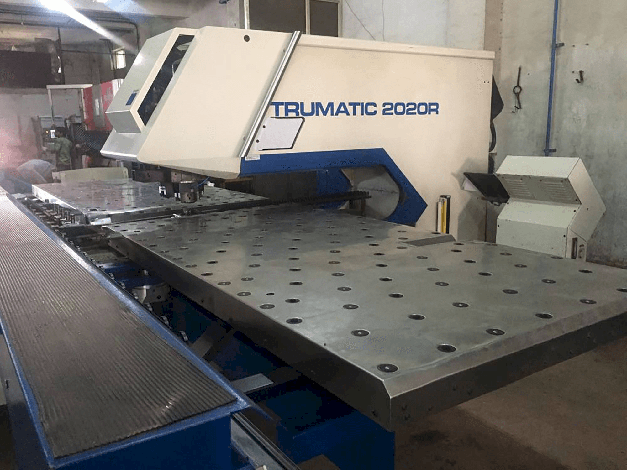 Recht aanzicht van Trumpf Trumatic 2020R machine
