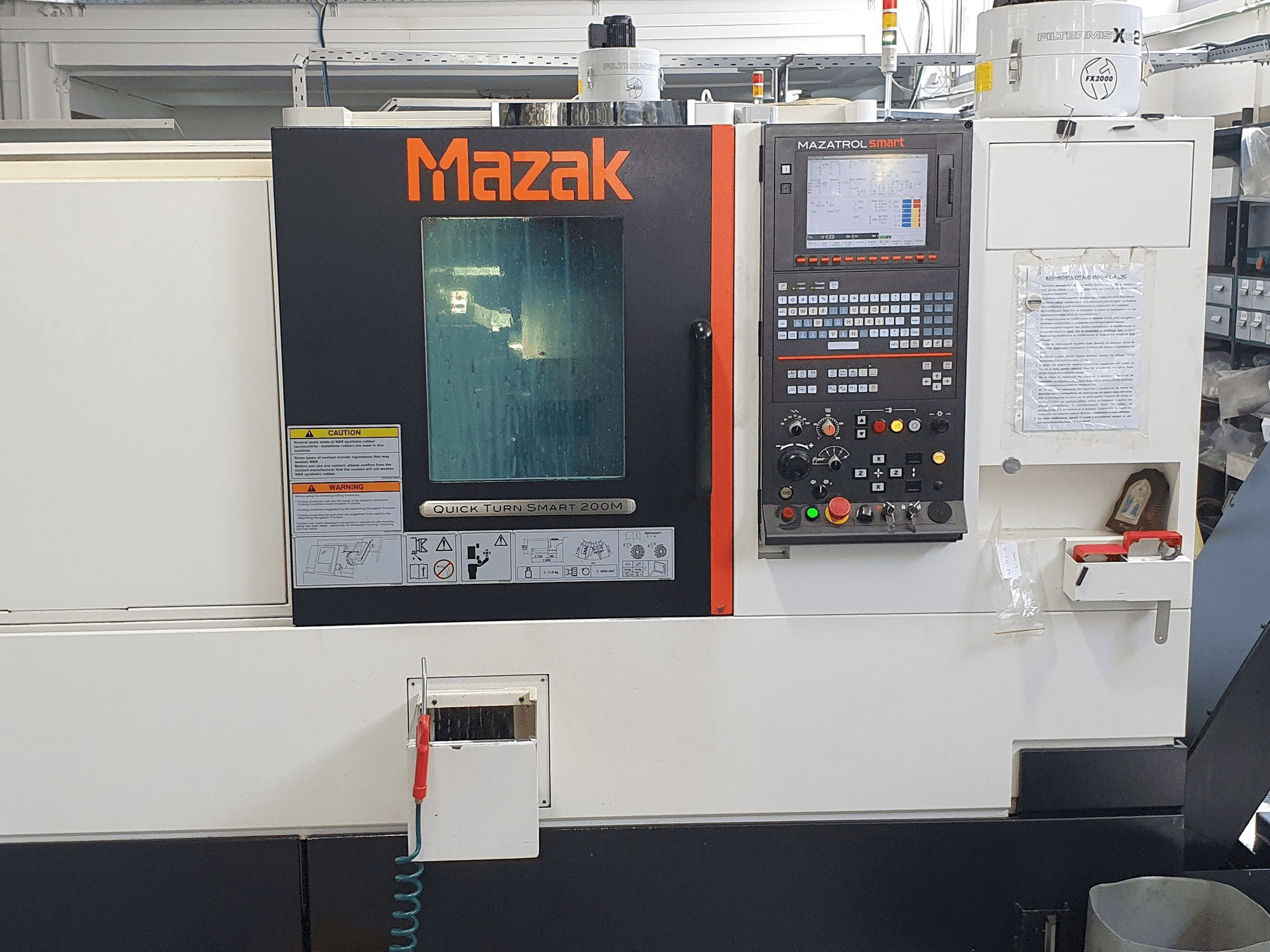Vooraanzicht van Mazak QTS200M machine