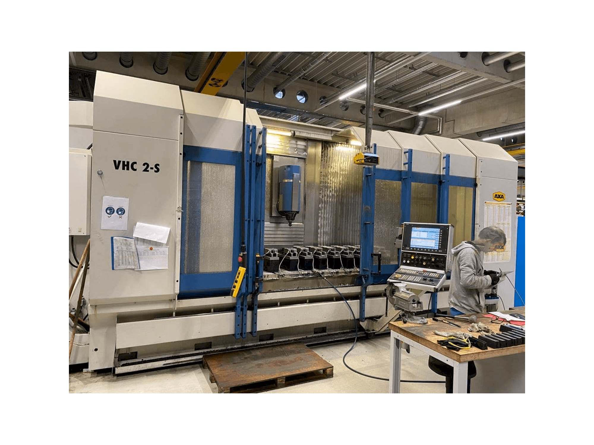 Vooraanzicht van AXA VHC 2-3500 S machine