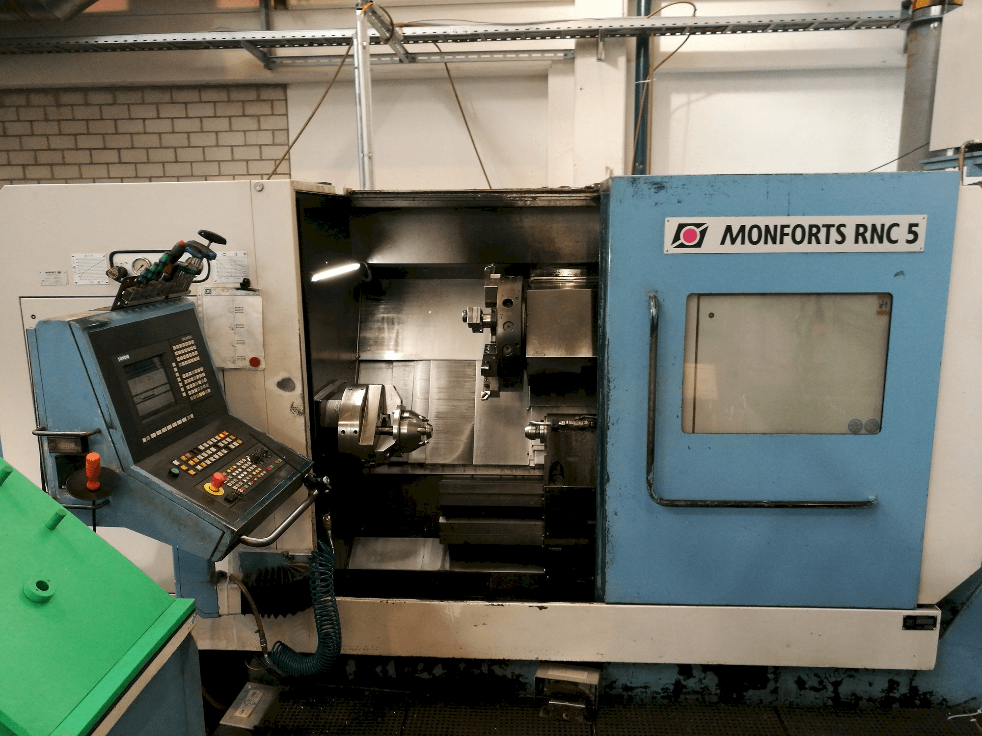Vooraanzicht van Monforts RNC5 machine