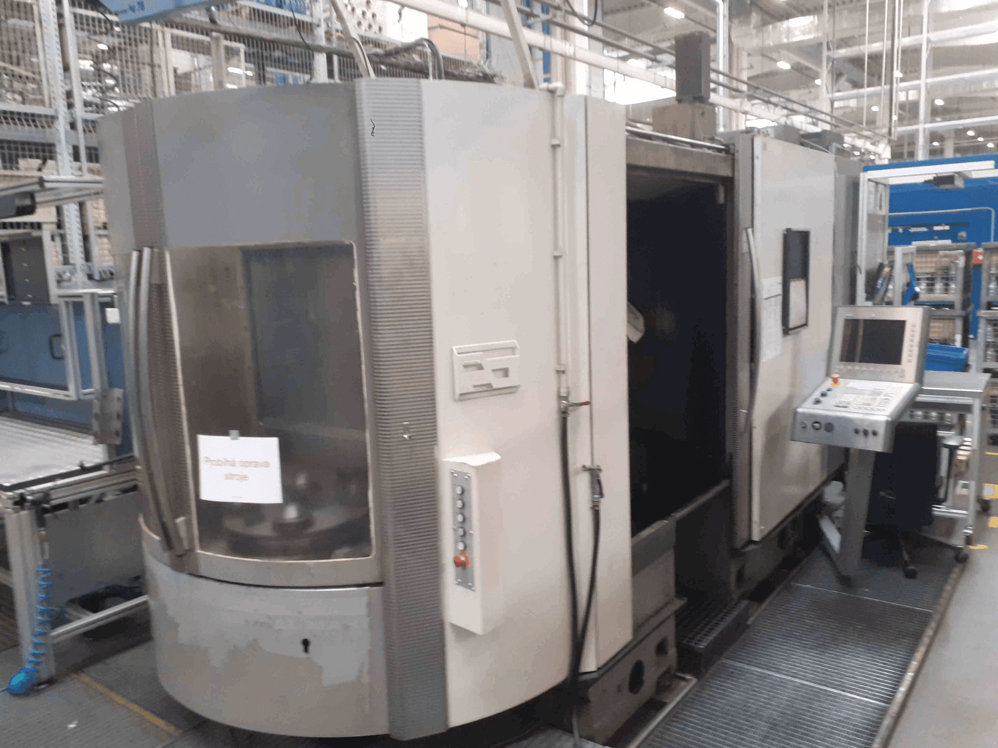Vooraanzicht van DMG DECKEL MAHO DMC 80H machine