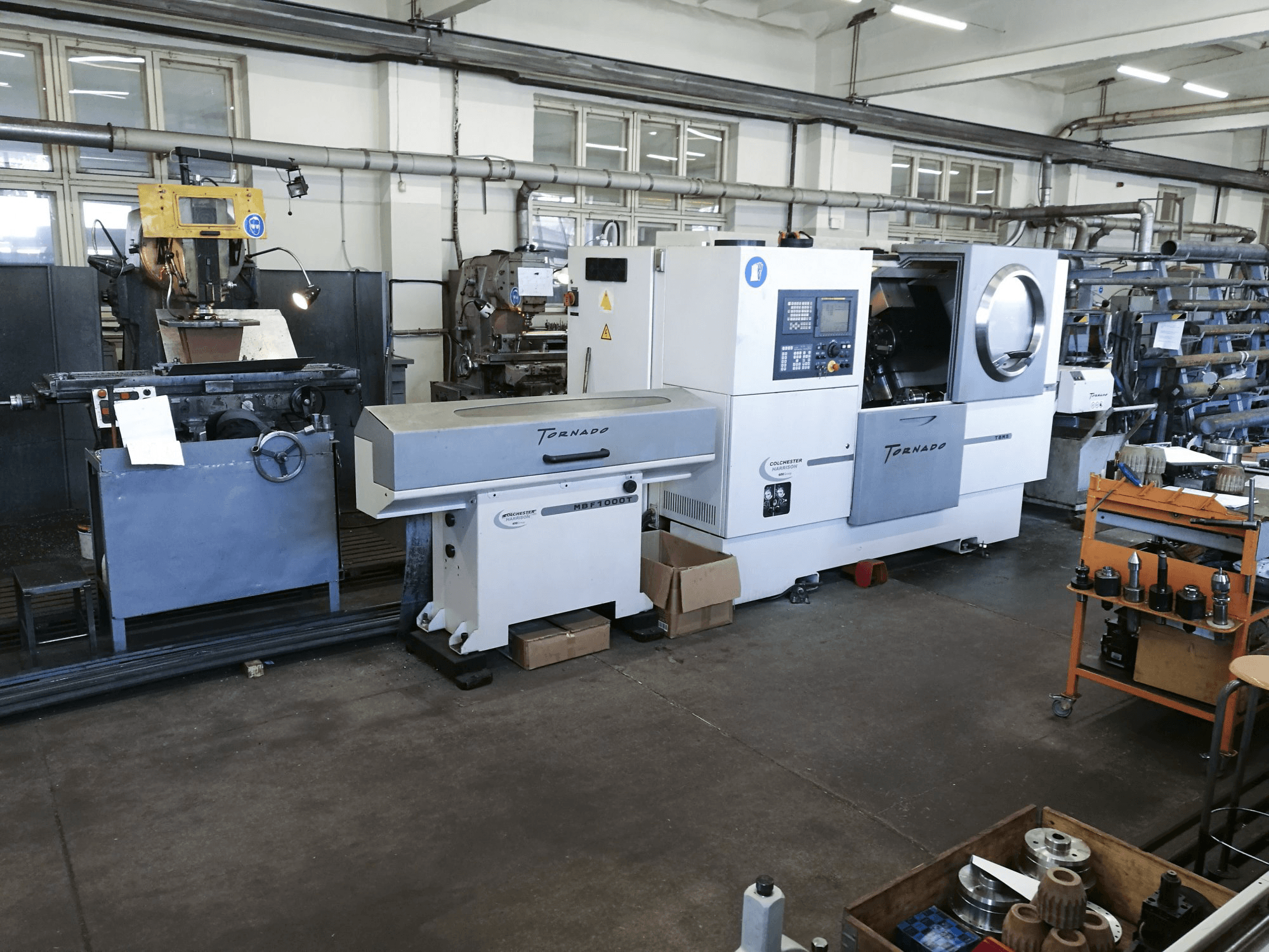 Vooraanzicht 2 van Colchester TORNADO T8MS machine