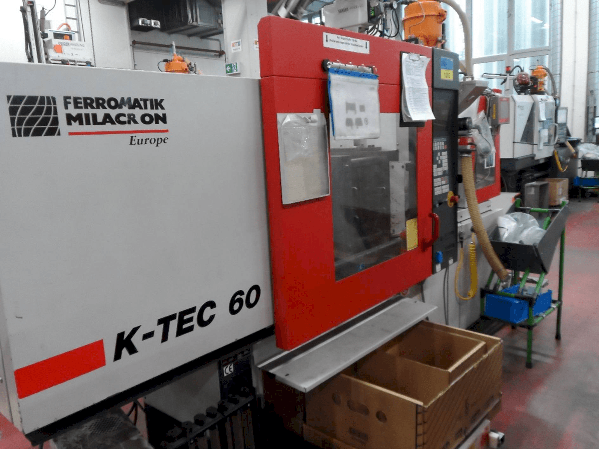 Vooraanzicht van FERROMATIK MILACRON K-Tec 60S machine