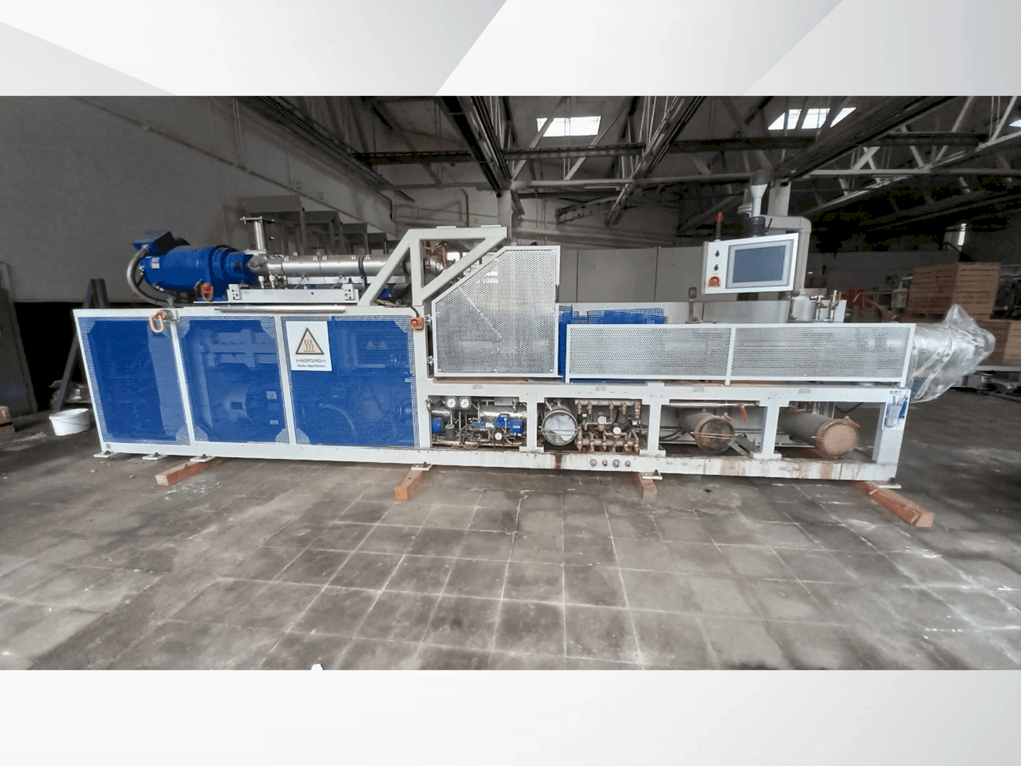 Vooraanzicht van REIFENHÄUSER BI Trudes 115 machine