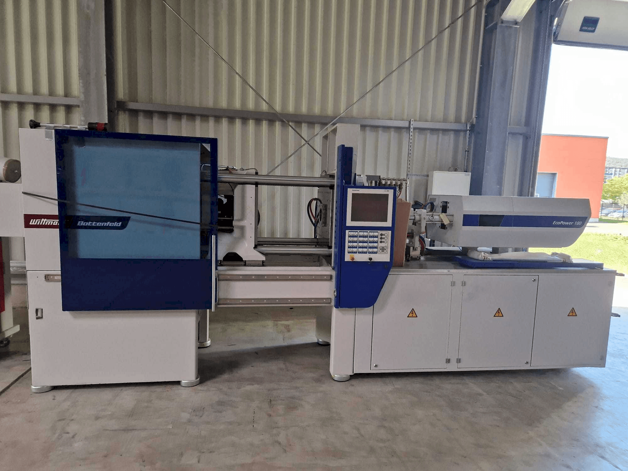 Vooraanzicht van Battenfeld EcoPower180 machine