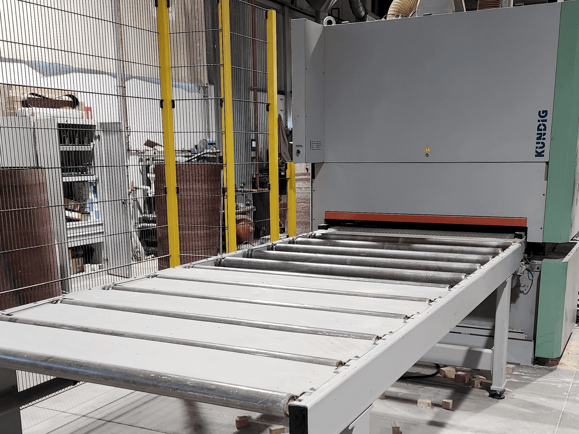 Vooraanzicht van Kundig Premium-2 1350-RG machine