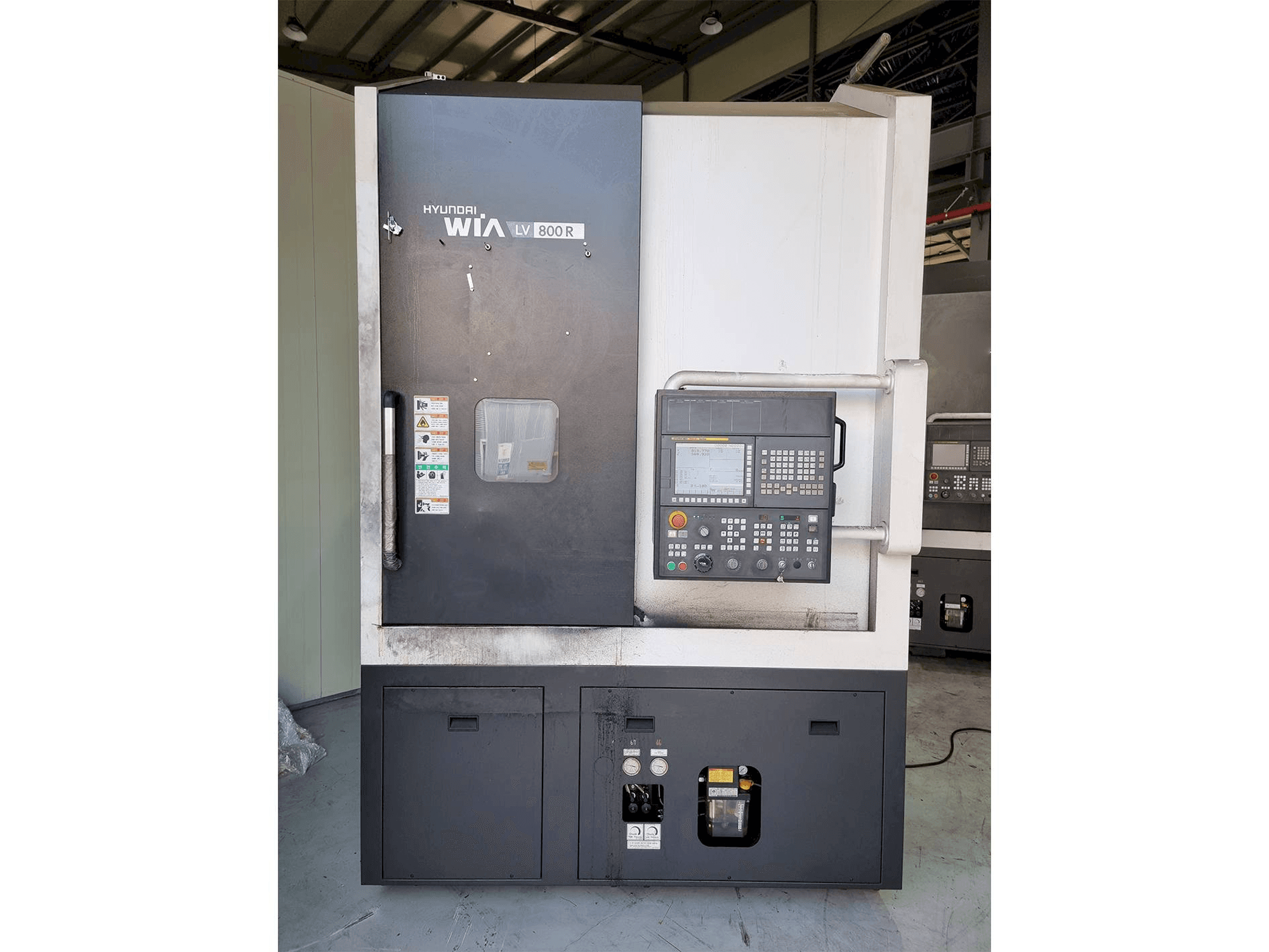 Vooraanzicht van Hyundai Wia LV800R machine