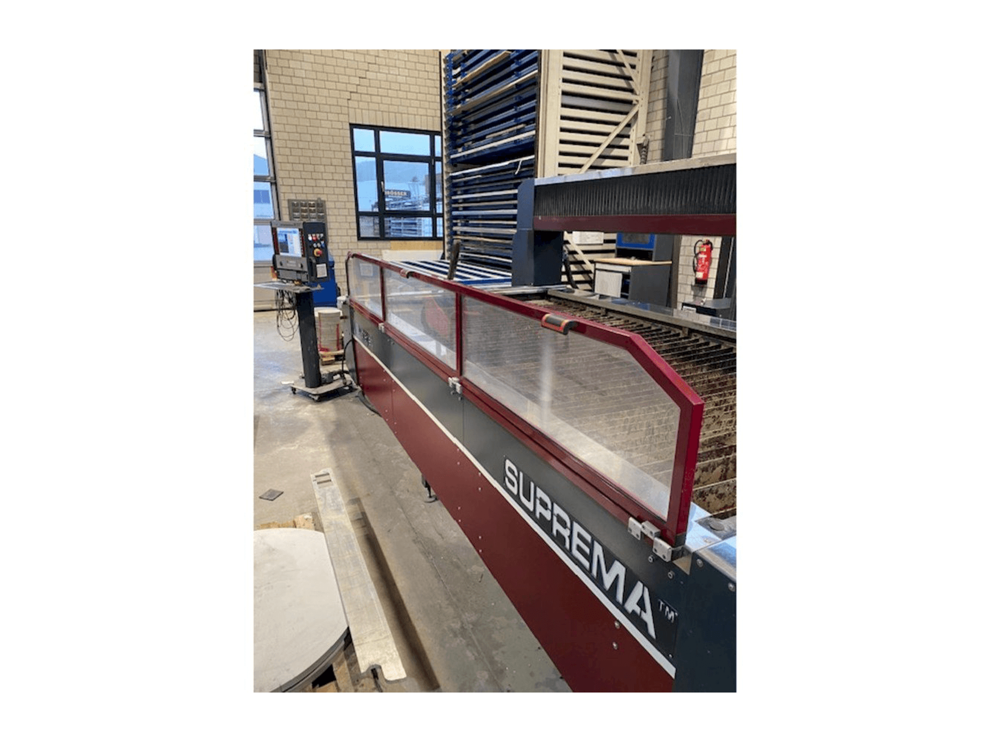 Vooraanzicht van Waterjet Italy Suprem machine