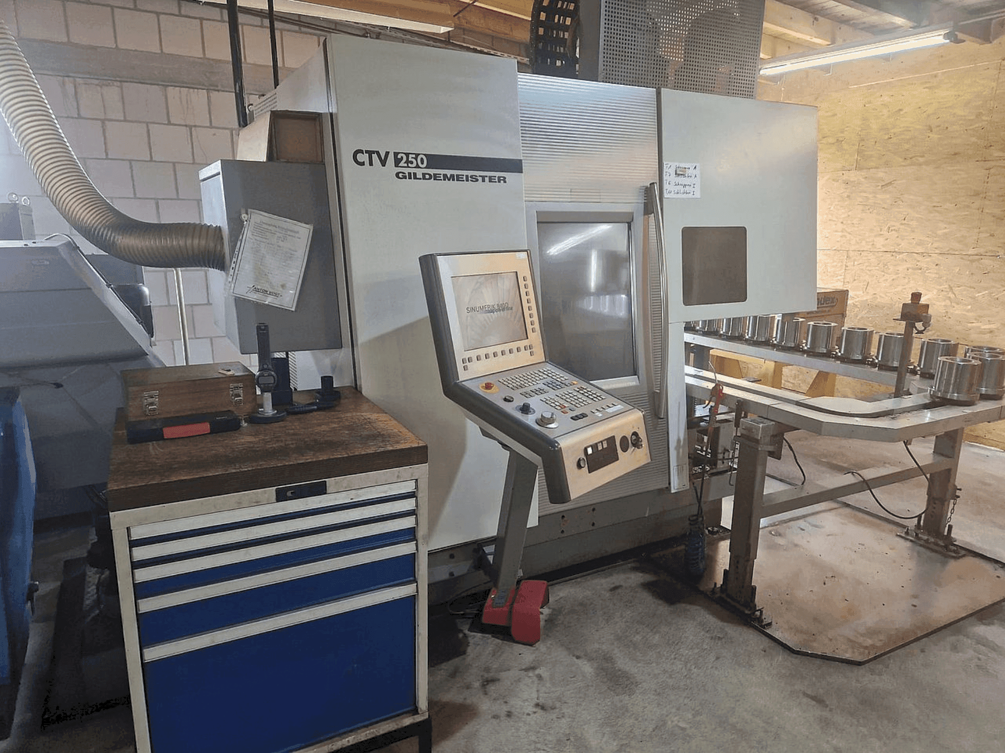 Vooraanzicht van DMG GILDEMEISTER CTV 250 machine