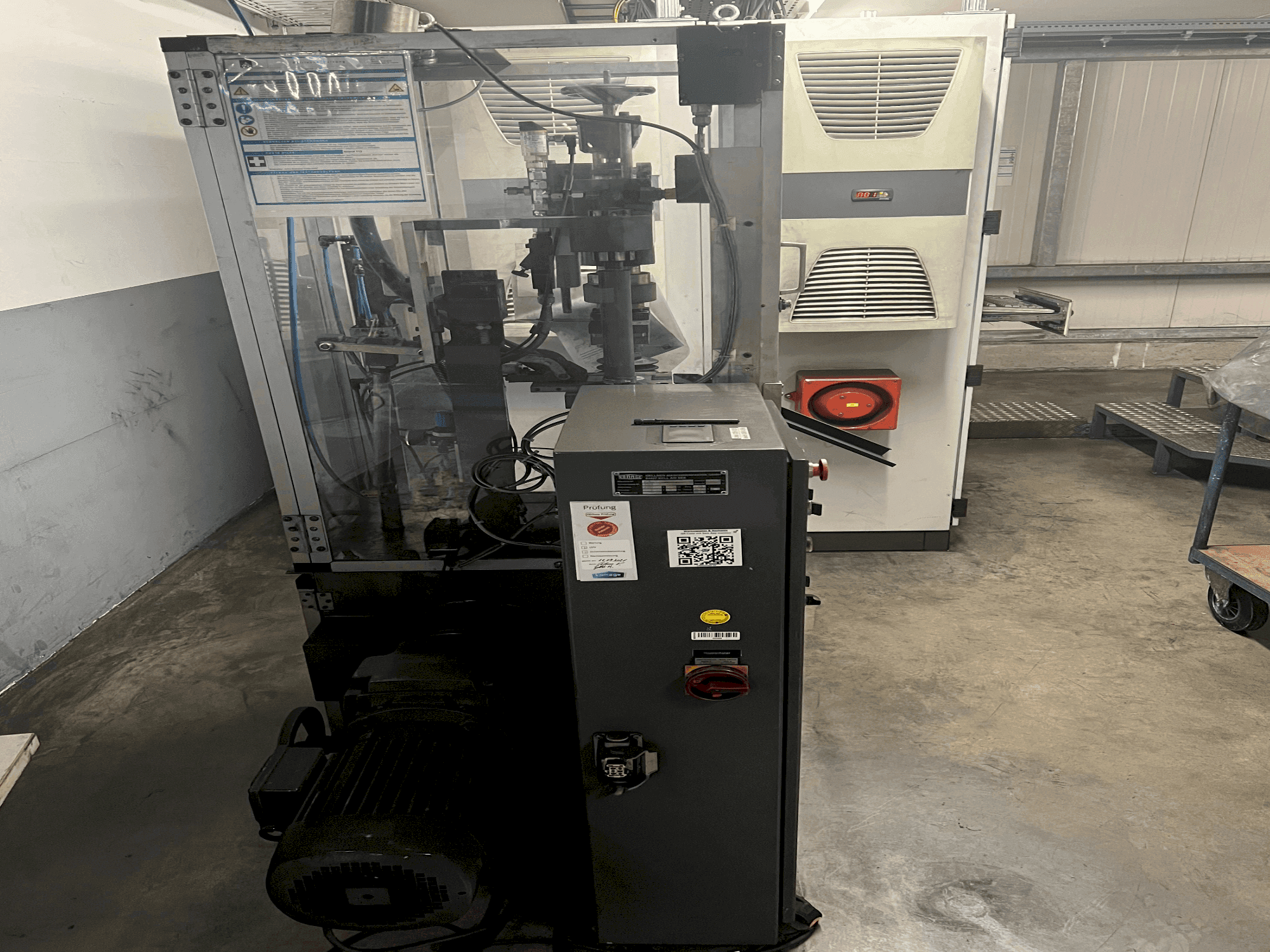 Vooraanzicht van KOMAGE K 6 Mechanical Powder Press machine