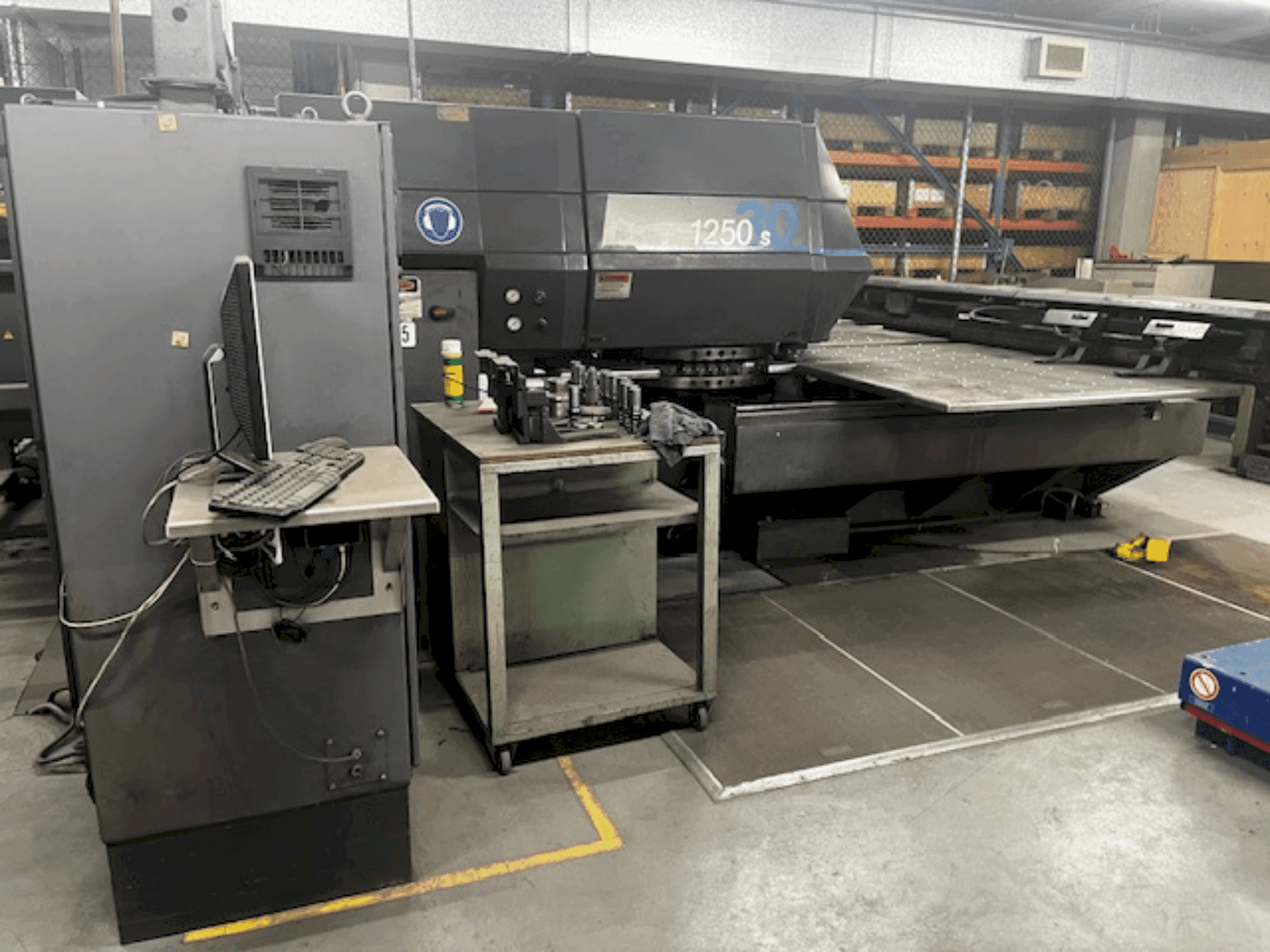 Vooraanzicht van STRIPPIT 1250SL/30 machine