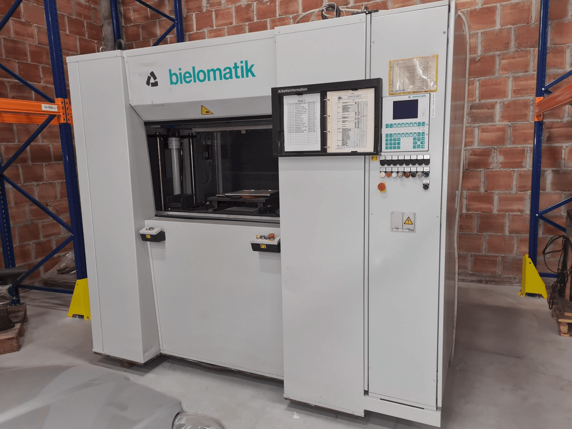 Vooraanzicht van bielomatik K3215 machine