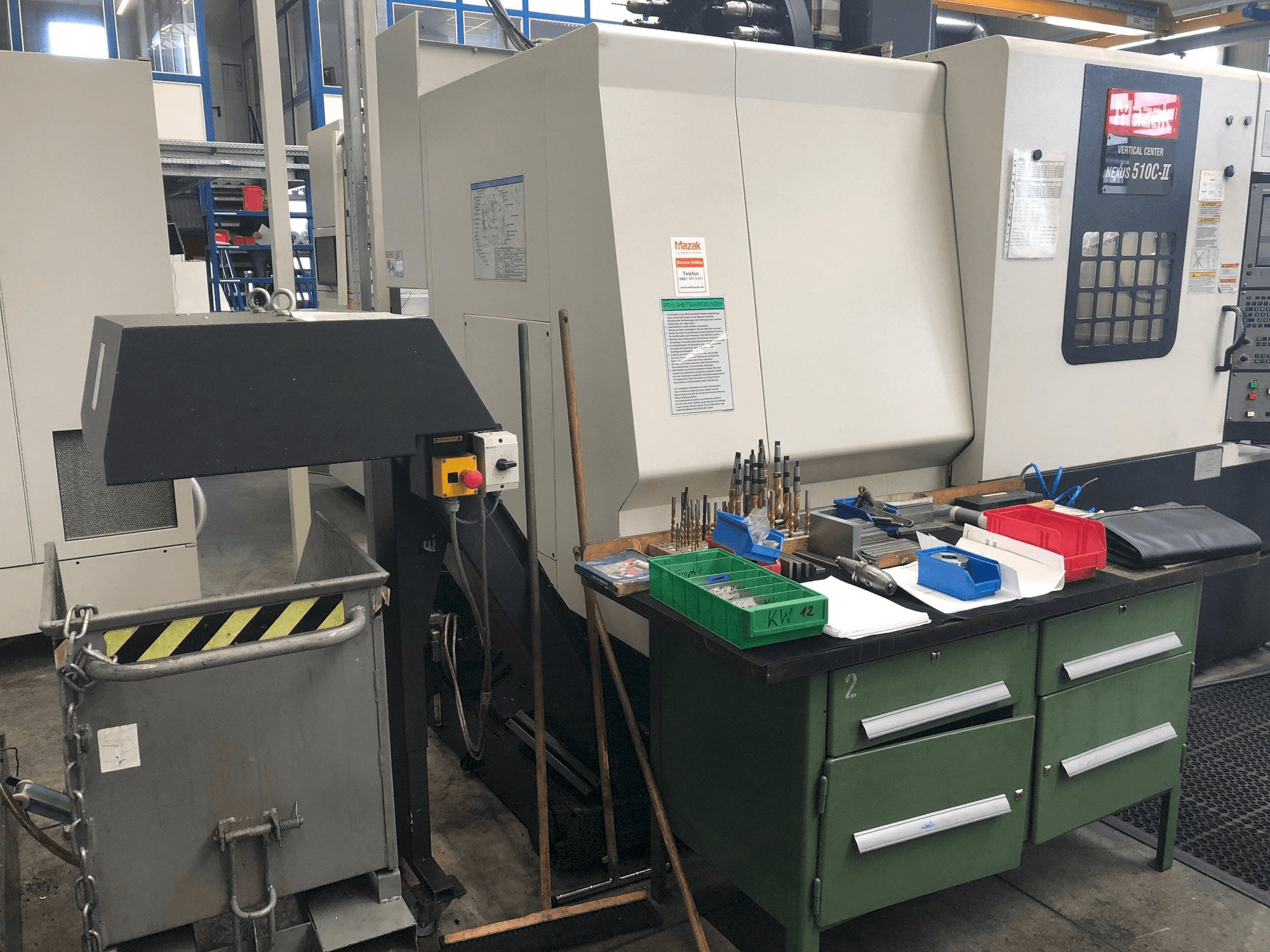 Vooraanzicht van Mazak Nexus 510C-II machine