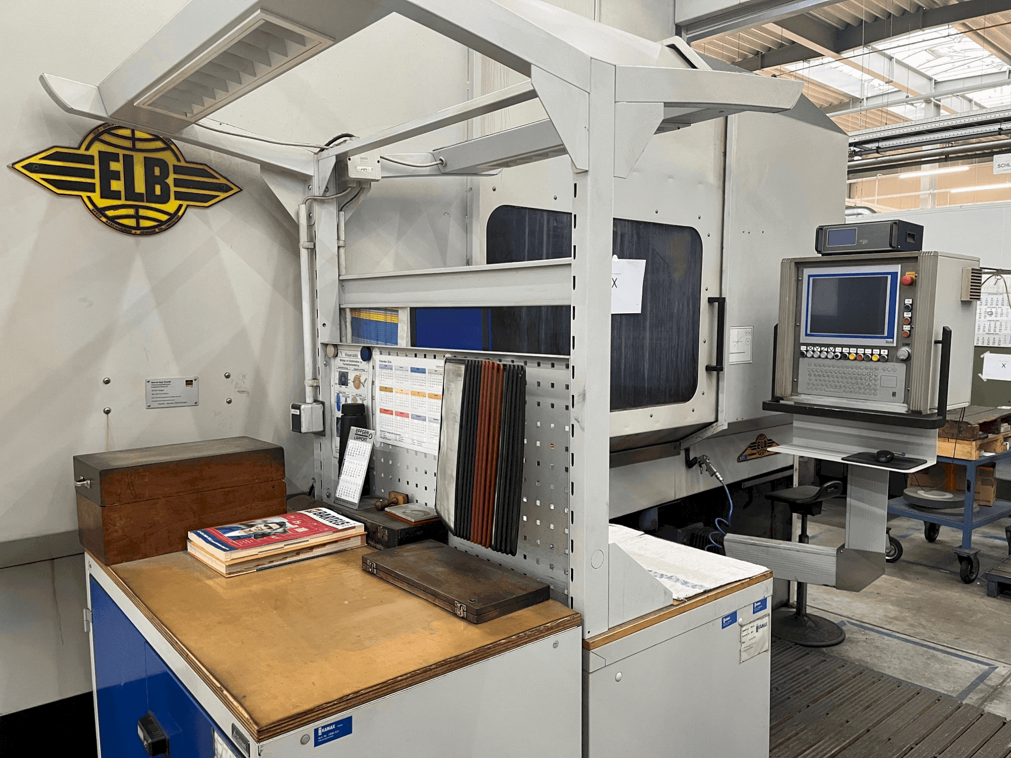 Vooraanzicht van ELB MICROCUT B08 machine