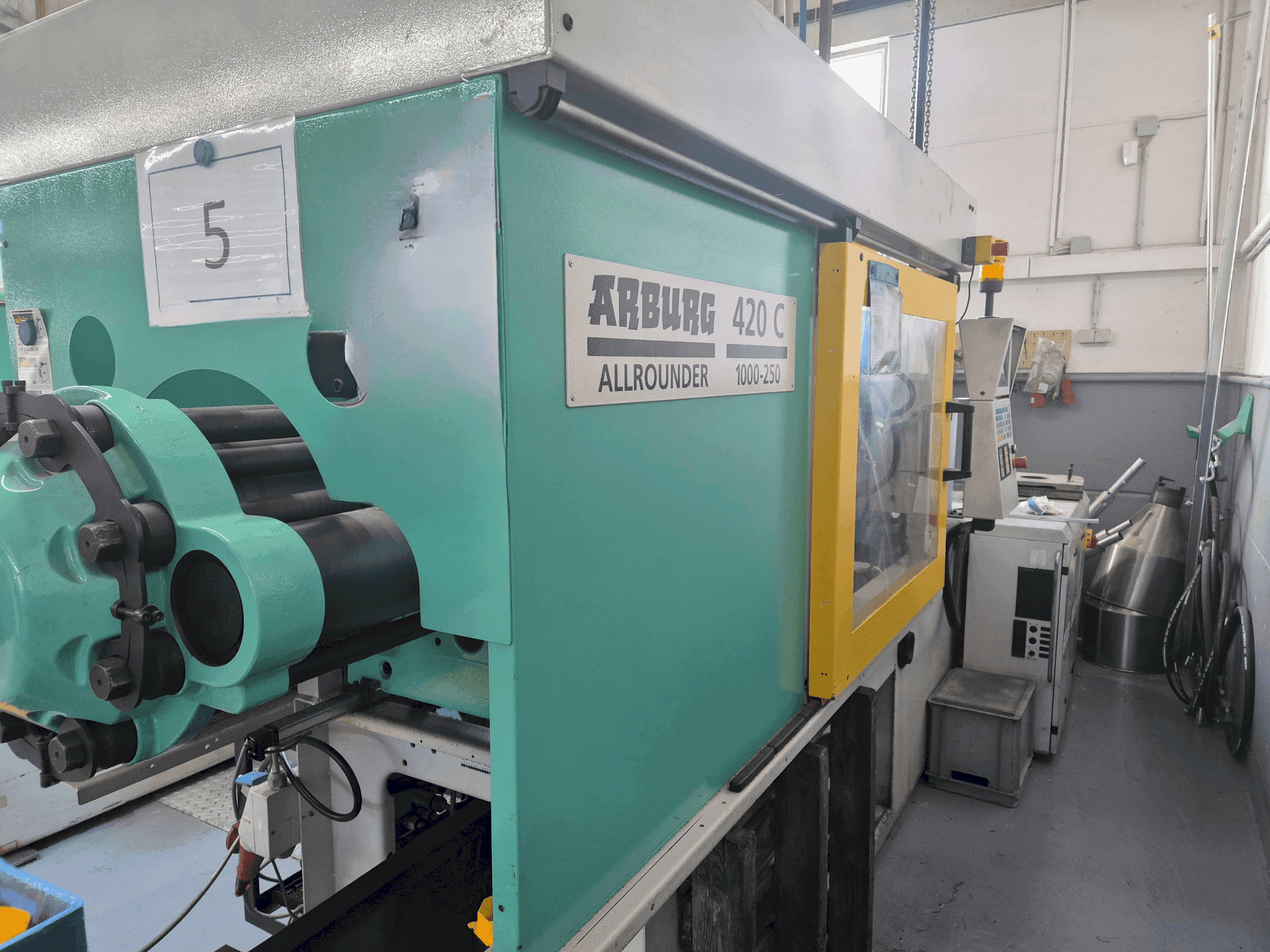 Vooraanzicht van Arburg Allrounder 420 C 1000-250 machine