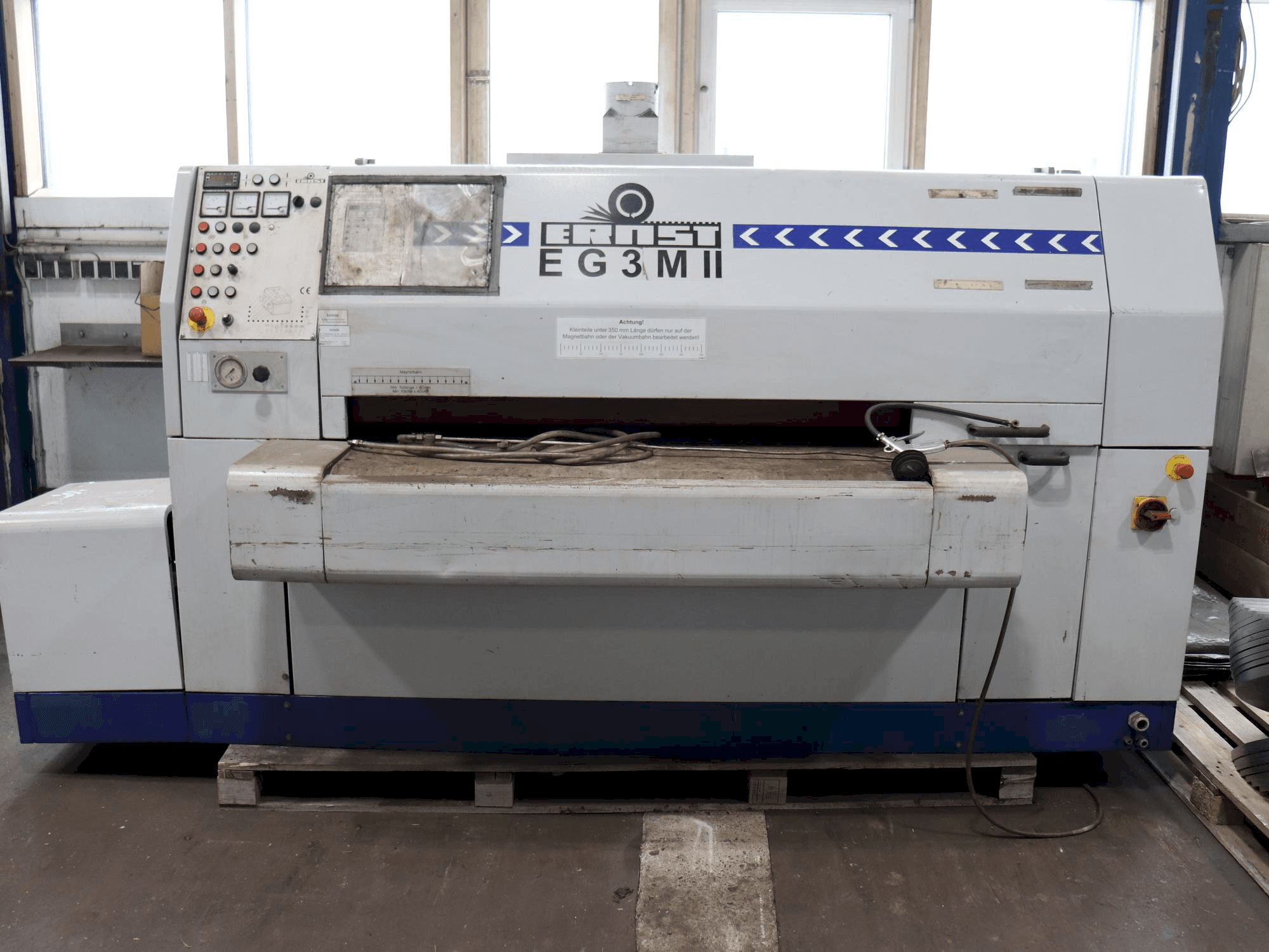 Vooraanzicht van ERNST EG3M II machine