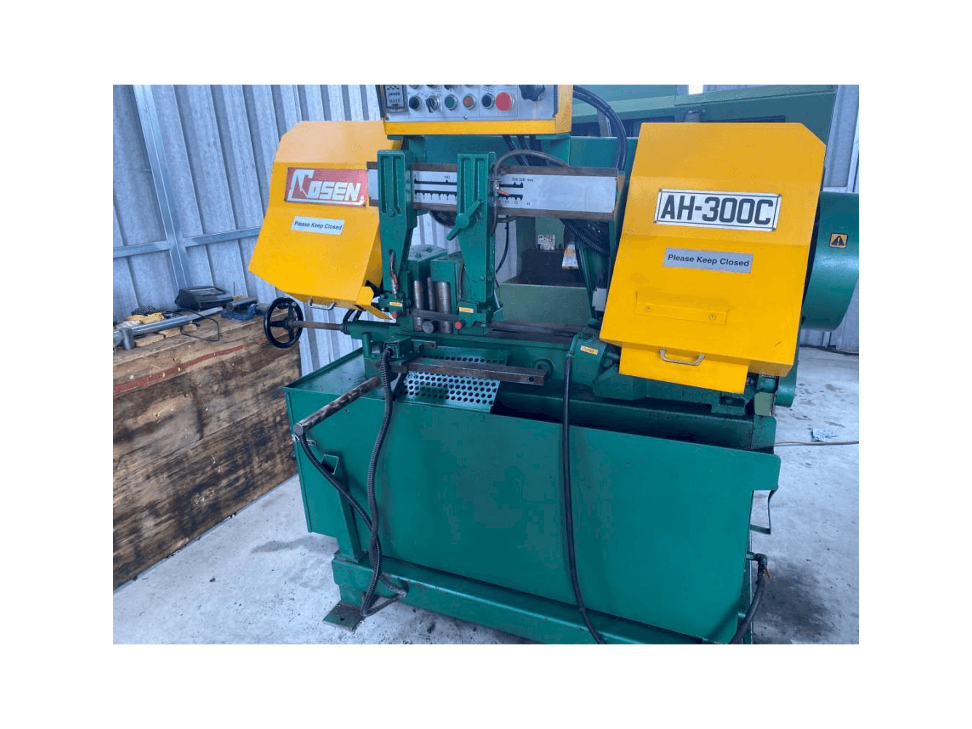 Vooraanzicht van Cosen AH300C machine