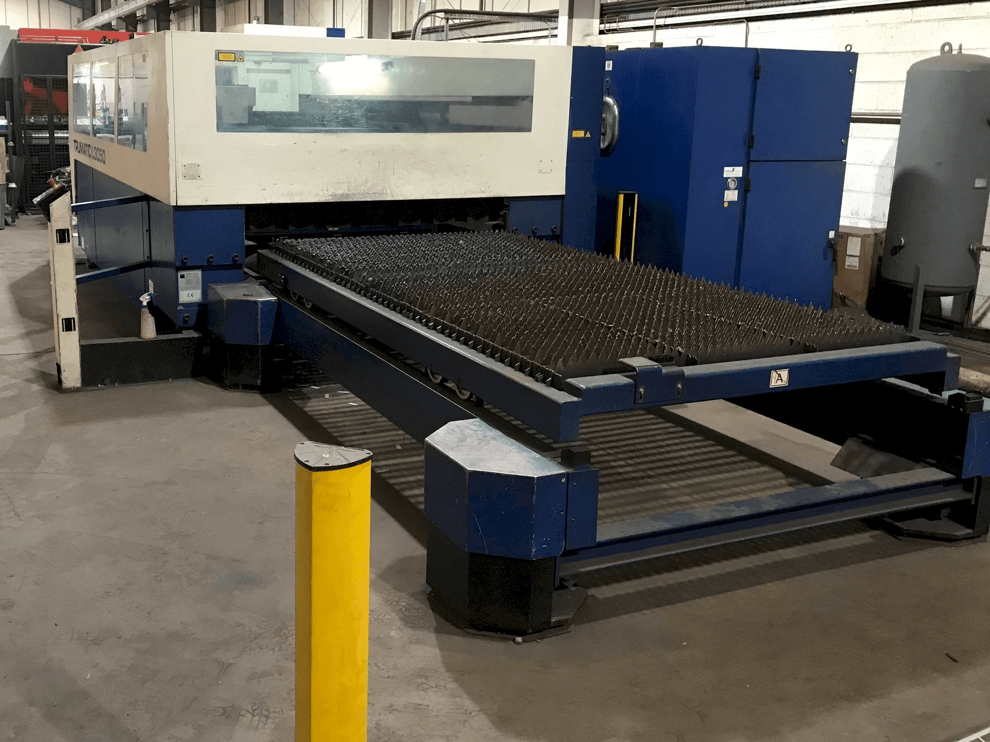 Vooraanzicht van Trumpf Trumatic L3050 machine
