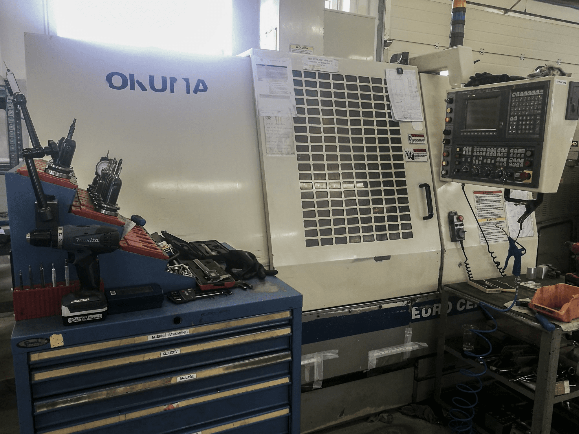 Vooraanzicht van Okuma EURO CENTER V50 machine