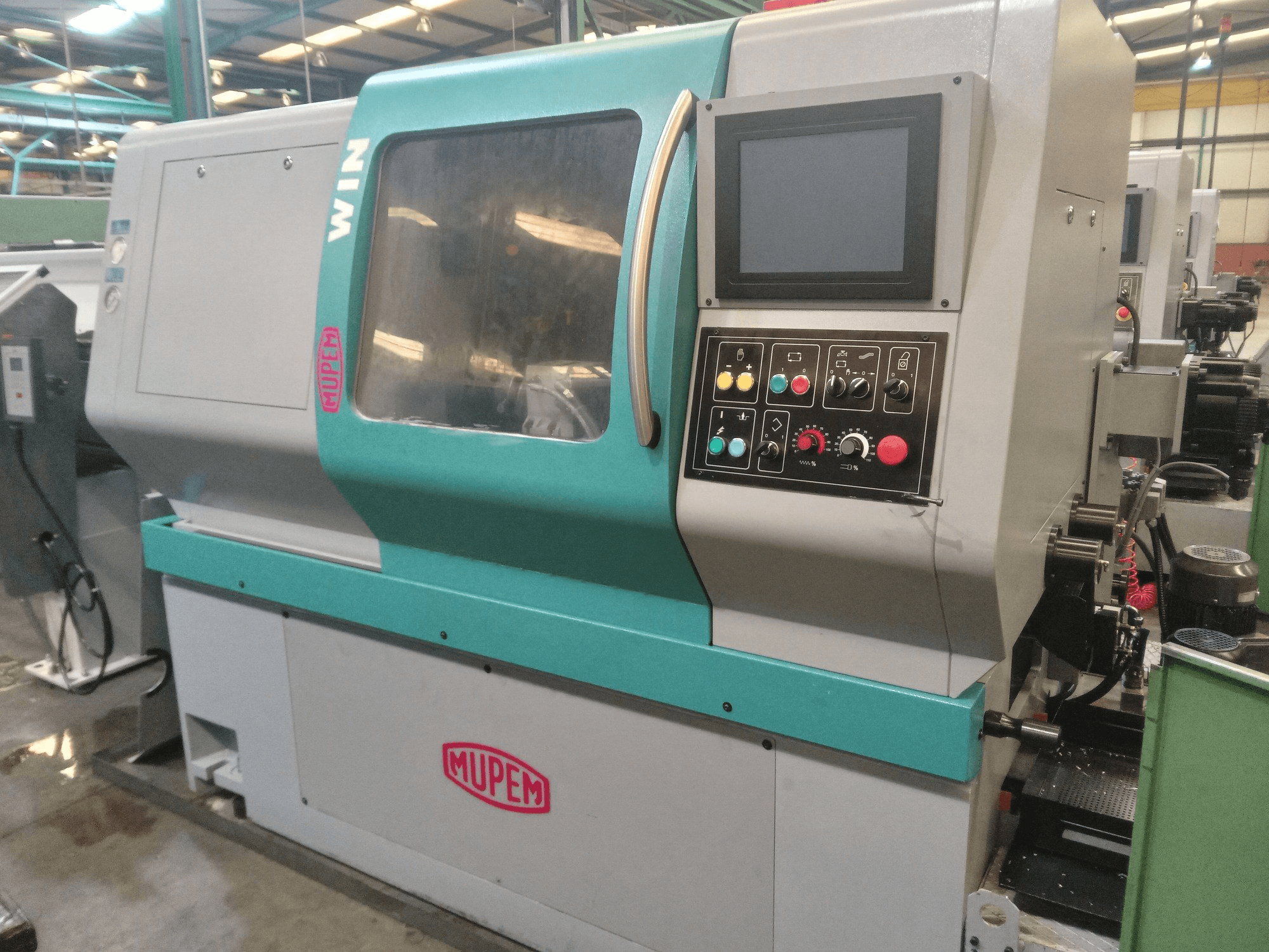 Vooraanzicht van MUPEM TWIN 6500 machine