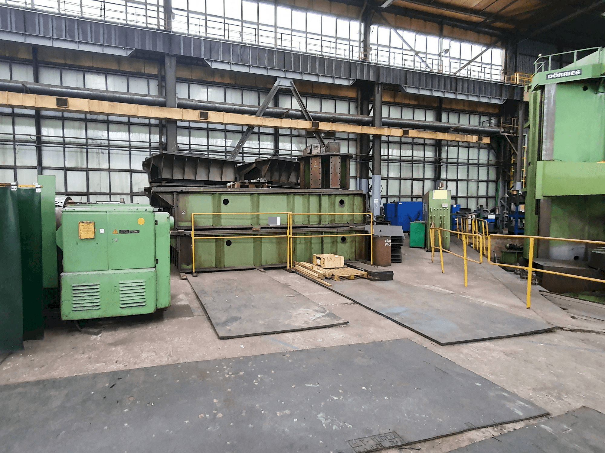 Vooraanzicht van DOERRIES CTE 500-V13 machine