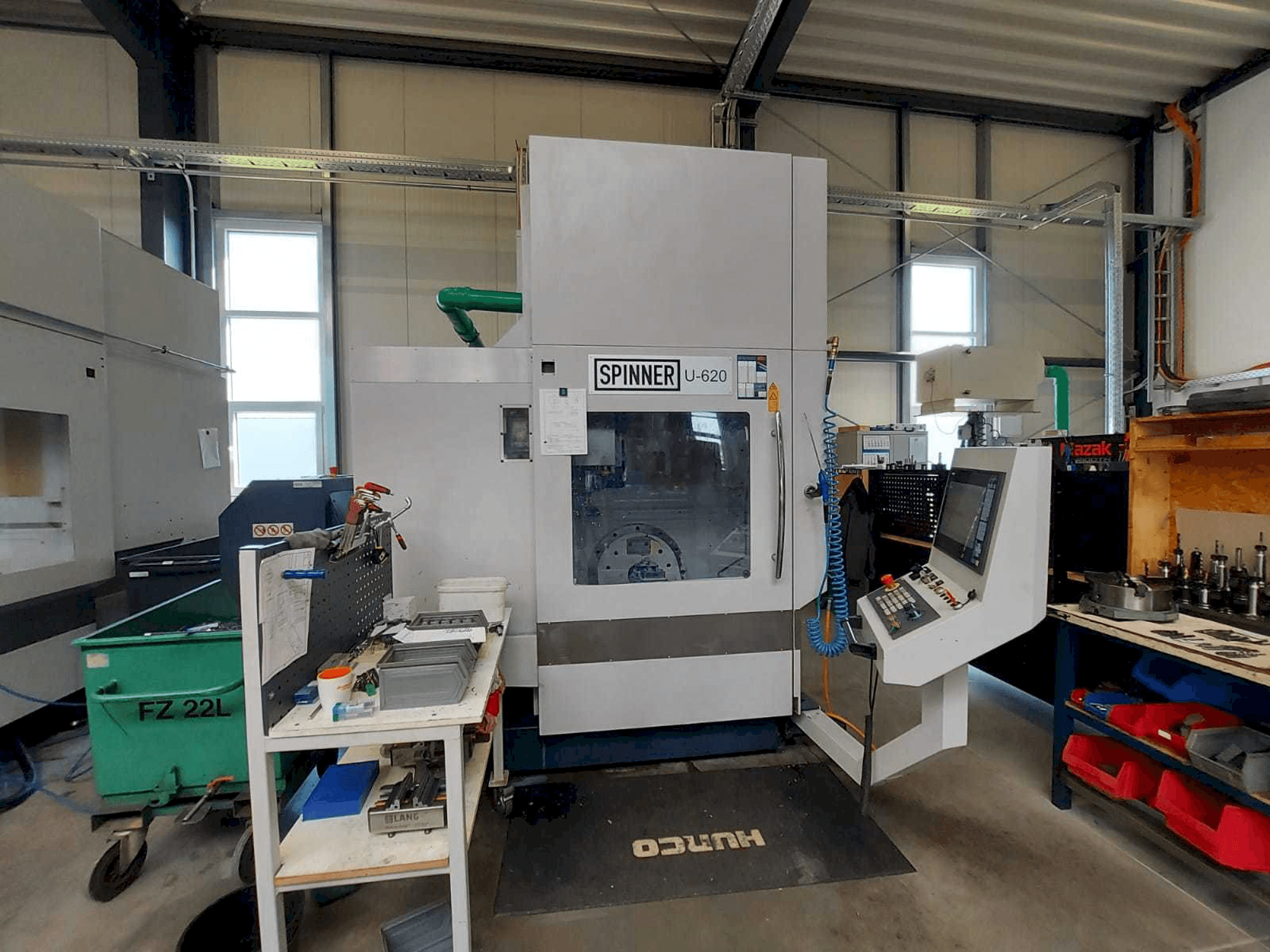 Vooraanzicht van SPINNER U5-620 machine