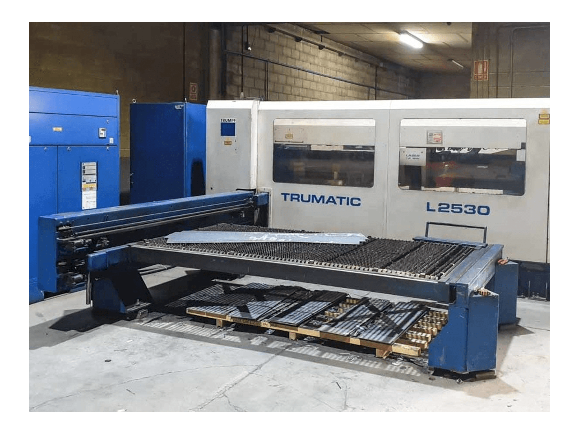 Vooraanzicht van Trumpf Trumatic L2530 machine