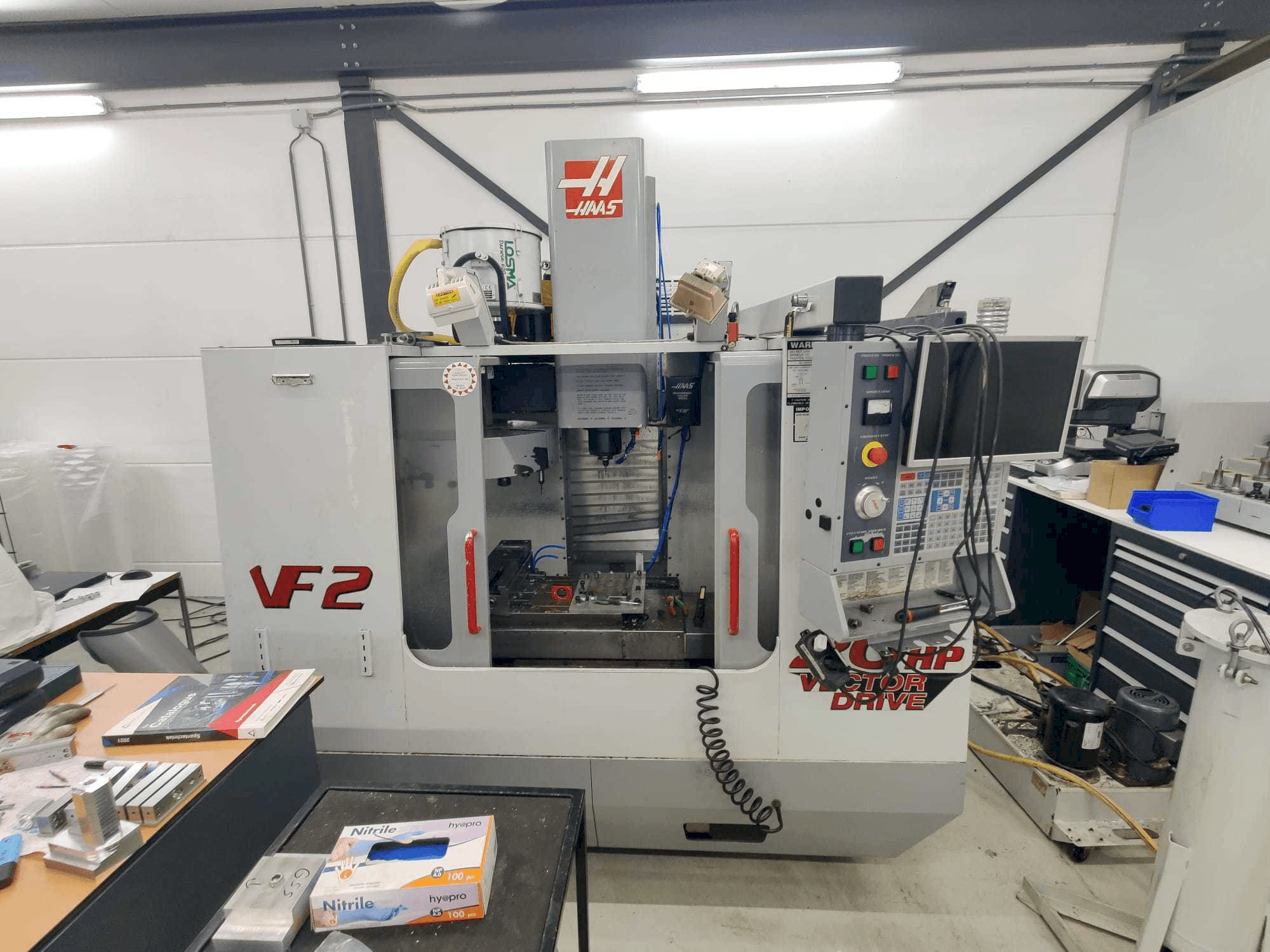 Vooraanzicht van HAAS VF2HE machine