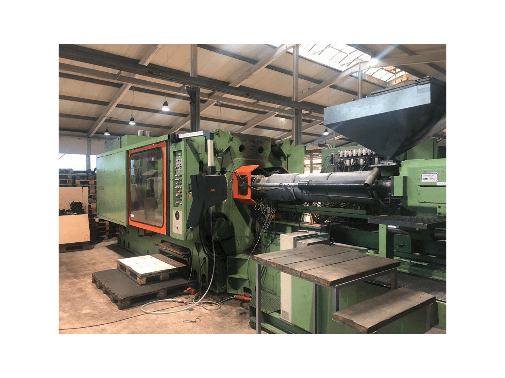 Linkerzijdeaanzicht van Windsor W1000 machine