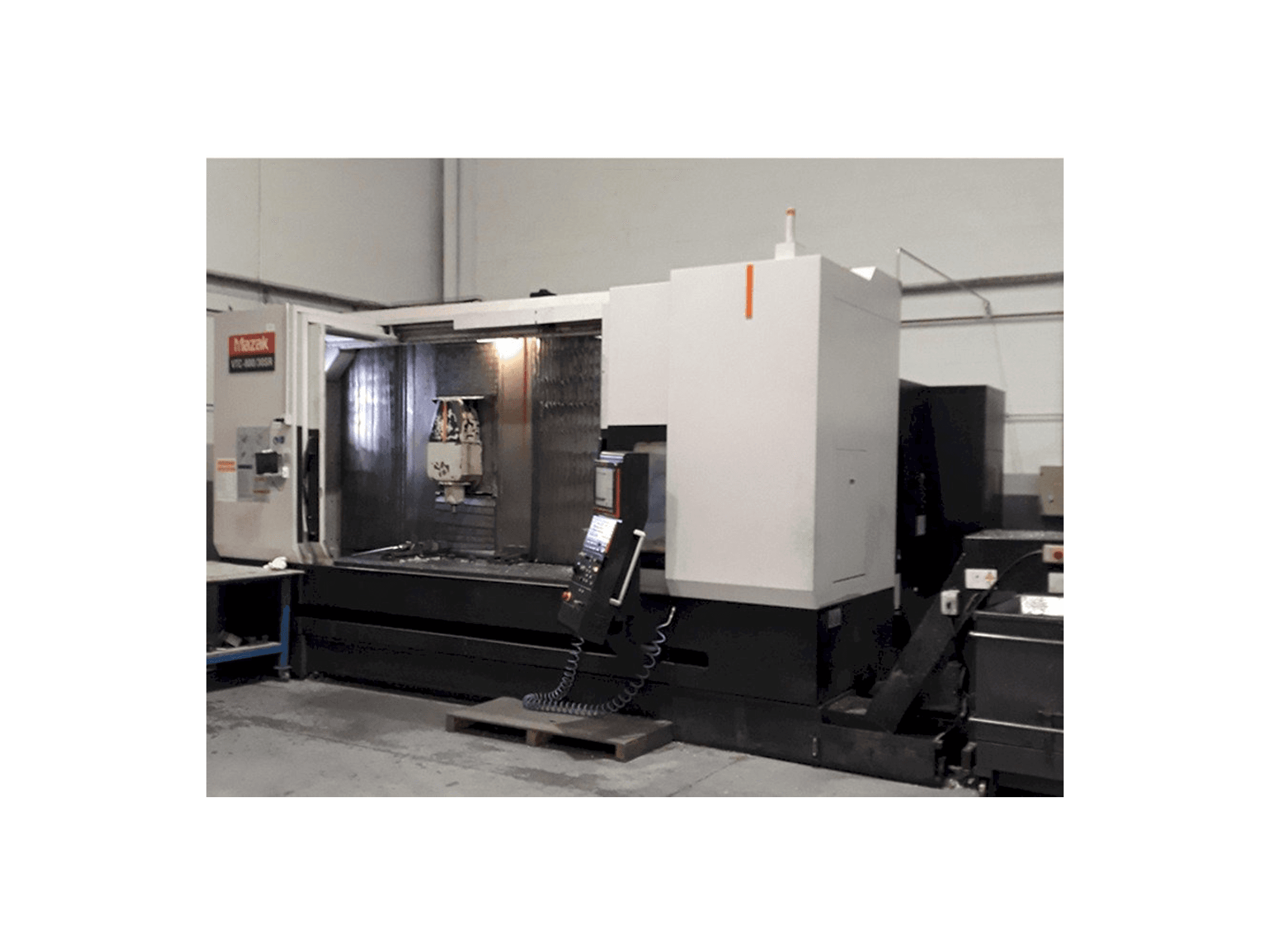 Vooraanzicht van Mazak 800-30 SR machine