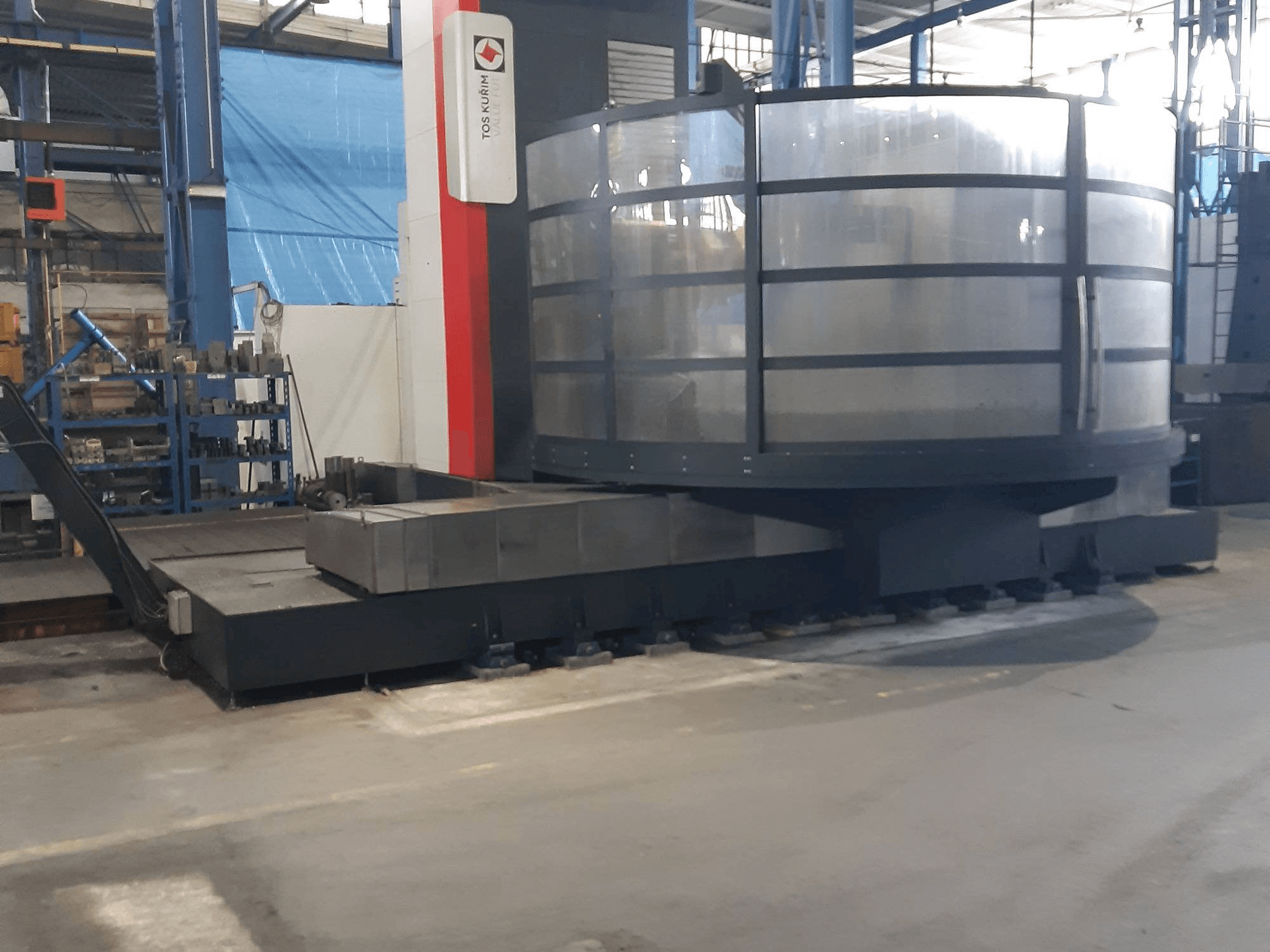 Vooraanzicht van TOS Kurim FUT 150 machine