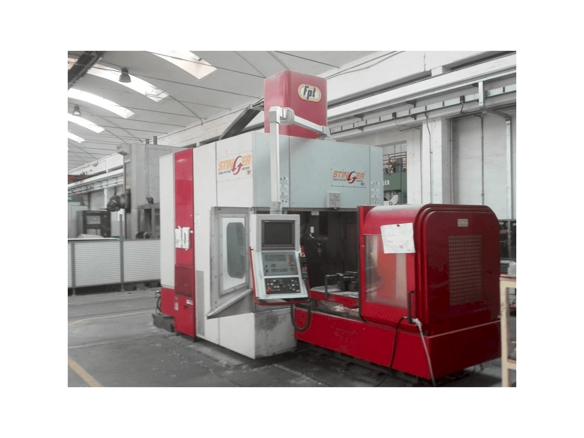 Vooraanzicht van FPT Stinger machine