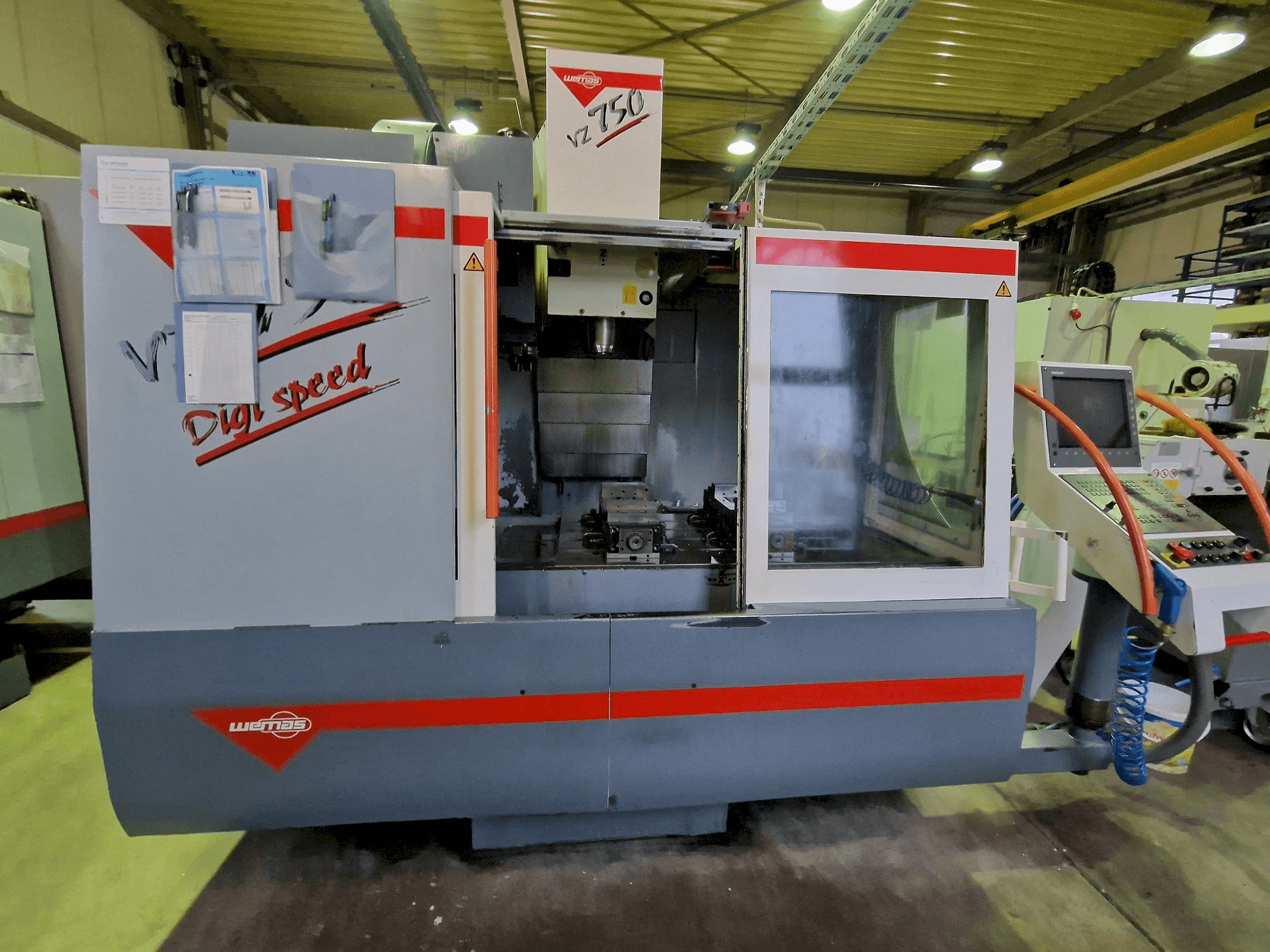 Vooraanzicht van WEMAS VZ 750 machine