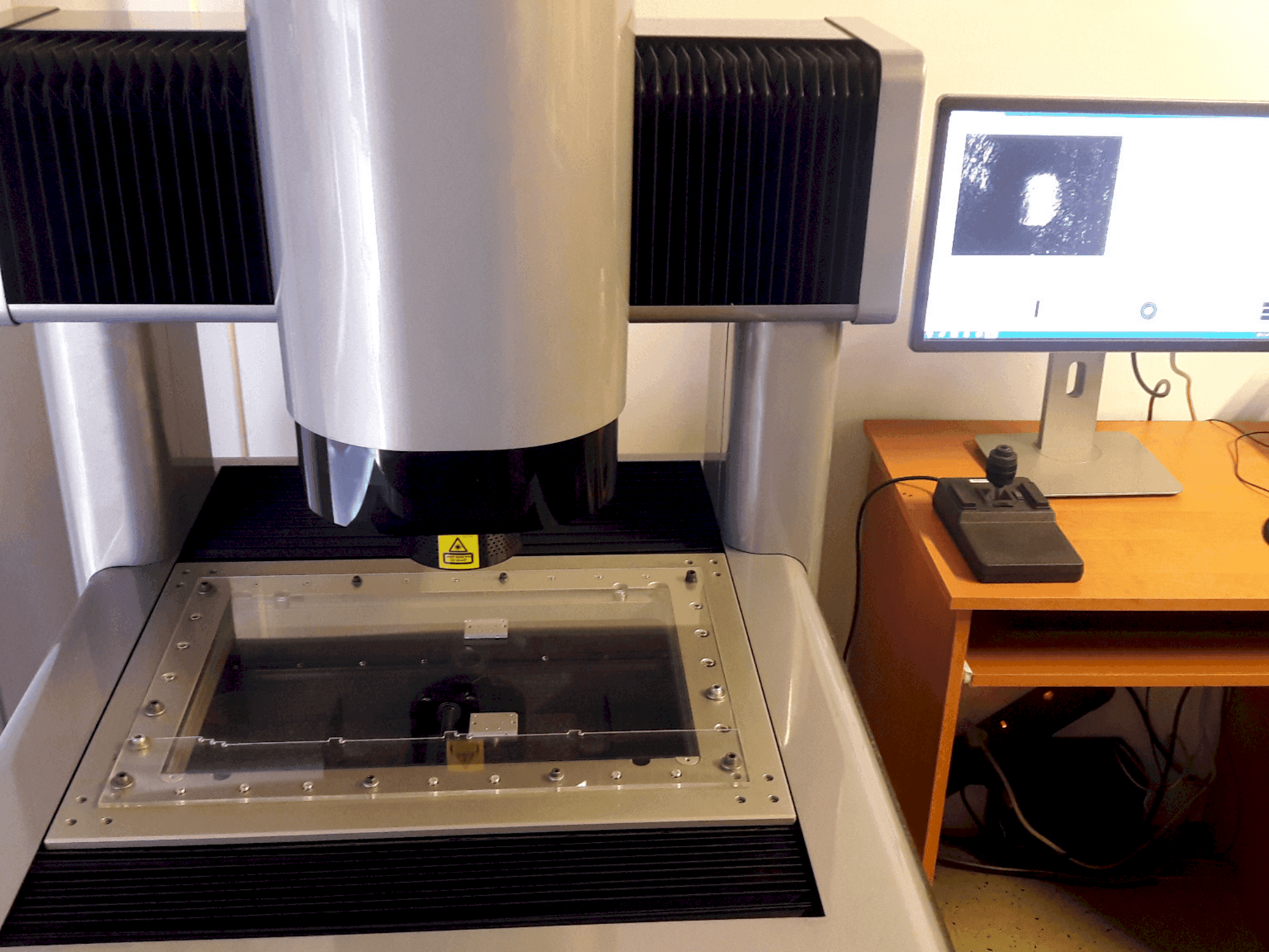 Vooraanzicht van SCHUT DeMeet-400 machine