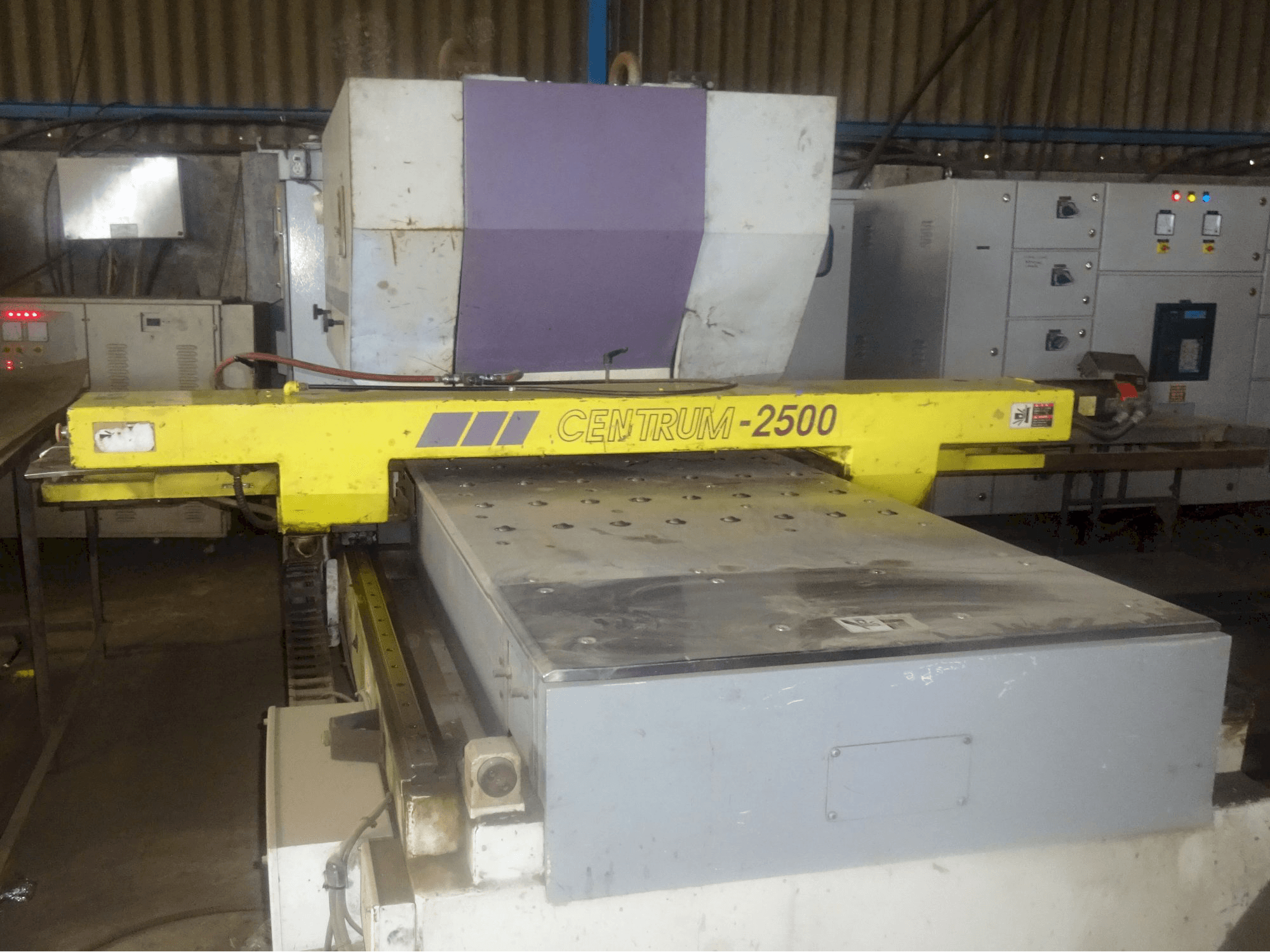 Vooraanzicht van Murata Wiedemann C-2500 machine