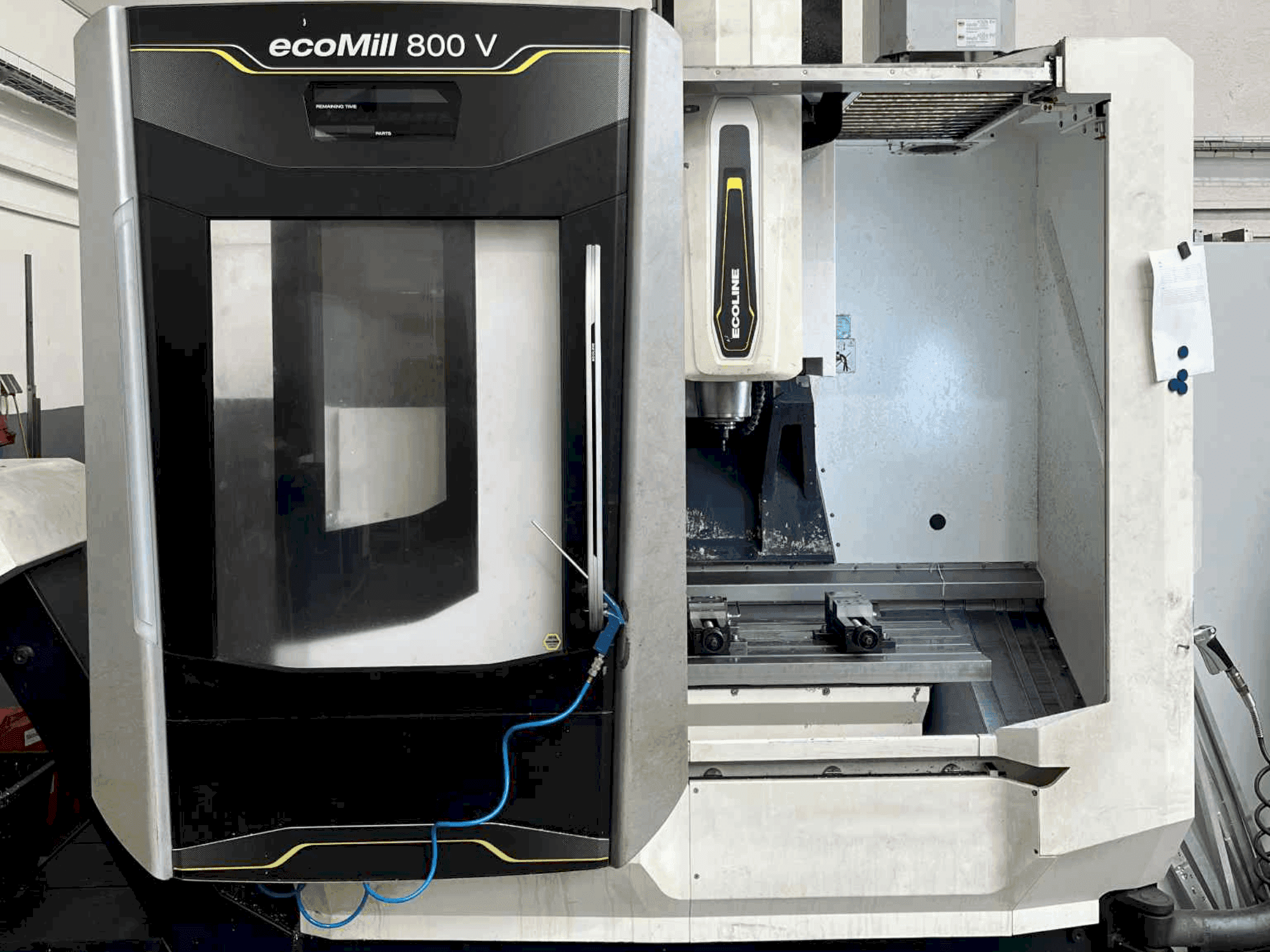 Vooraanzicht van DMG ecoMill 800 V machine