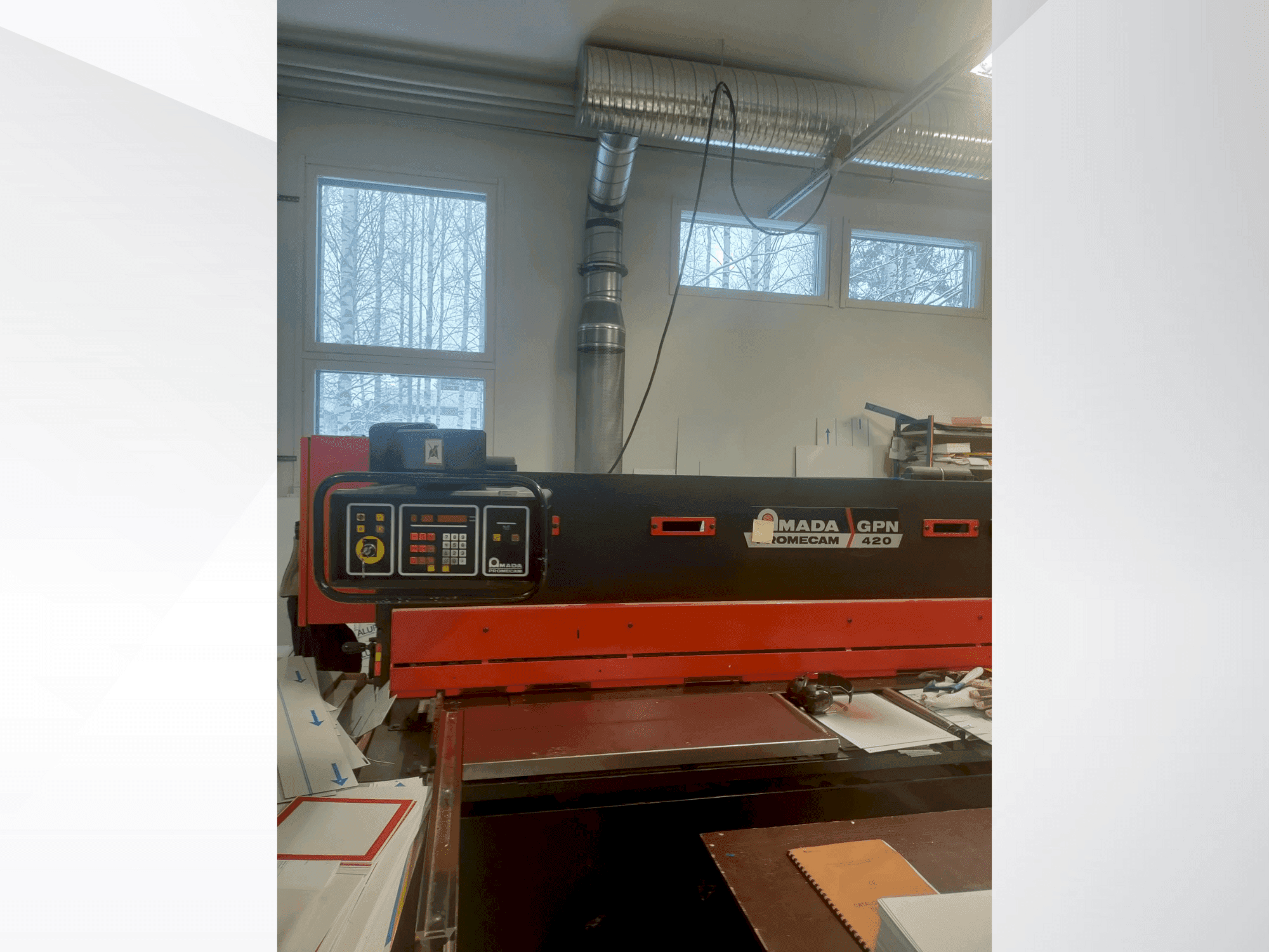 Vooraanzicht van AMADA GPN 420 machine